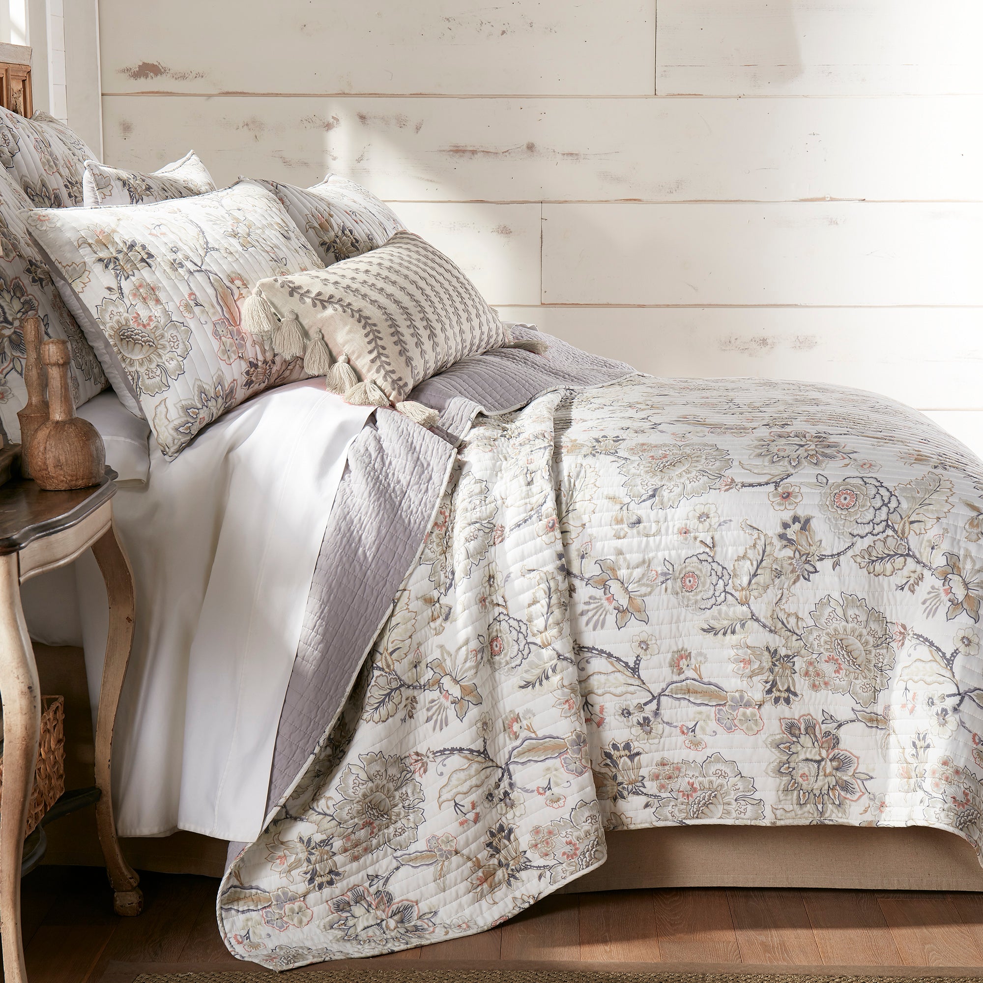 Ophelia Queen Size Quilt Set - 3 Piece Bedding Comforter with Pillow Shams, Soft Microfiber for All Seasons - Perfect for Master Bedroom, Guest Room & Cozy Home Decor