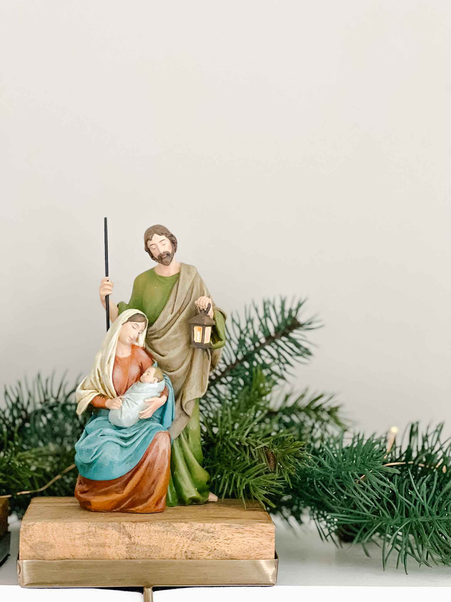 Holy Family Statue - Religious Home Decor, Catholic Gifts for Christmas, Baptism & Weddings - Perfect for Church Altar, Living Room & Garden Display