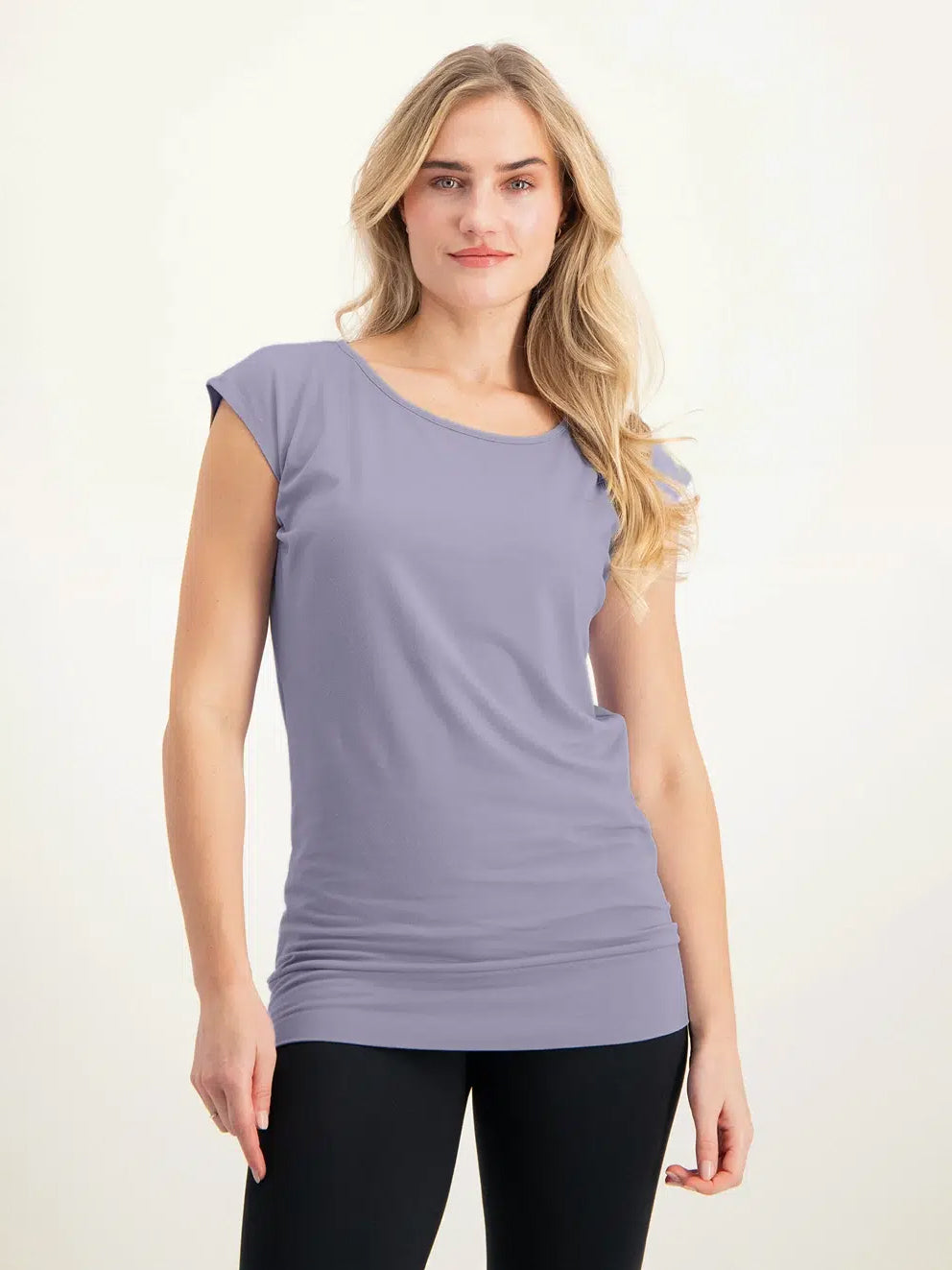 Urban Goddess Asana Yoga Tee - Comfortable Women's Yoga Shirt in Lilac for Yoga, Meditation & Active Lifestyle