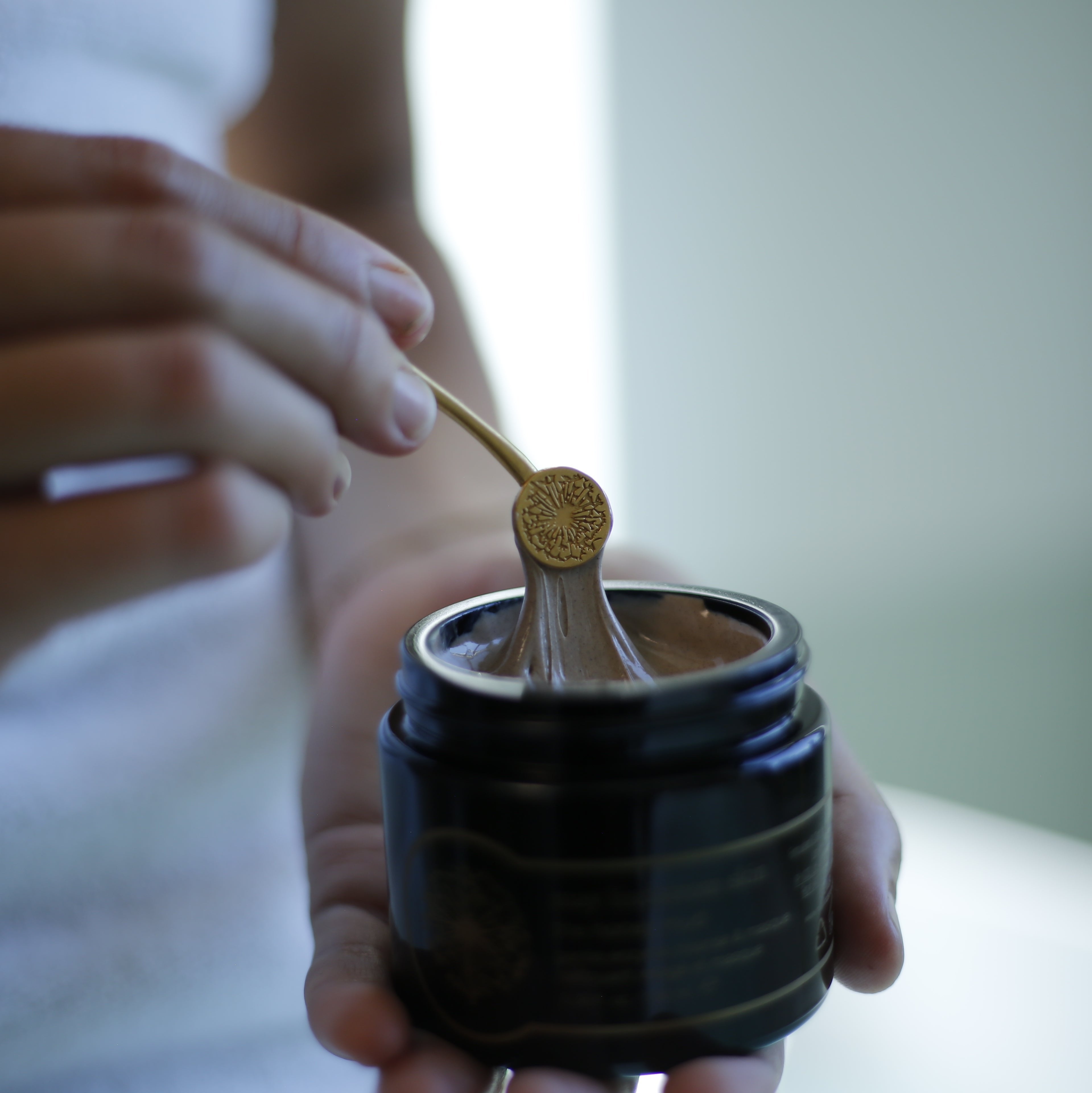 May Lindstrom The Honey Mud - Organic Face Mask for Glowing Skin | Hydrating & Exfoliating Skincare Treatment | Perfect for Dry, Sensitive & Acne-Prone Skin | Use for Spa Nights & Self-Care Routines