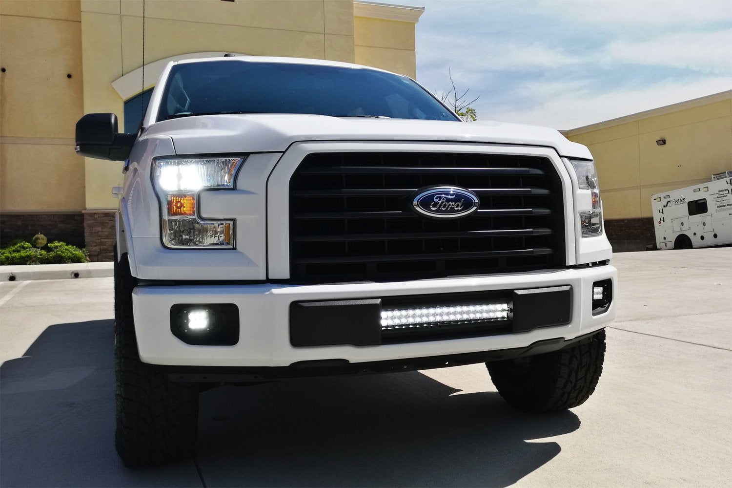 CREE LED Pods with Fog Light Mounting Brackets Compatible with Ford F150 2015-2020, F250/F350 2017-2020 - Off-Road Lighting for Trucks, Hunting & Night Driving