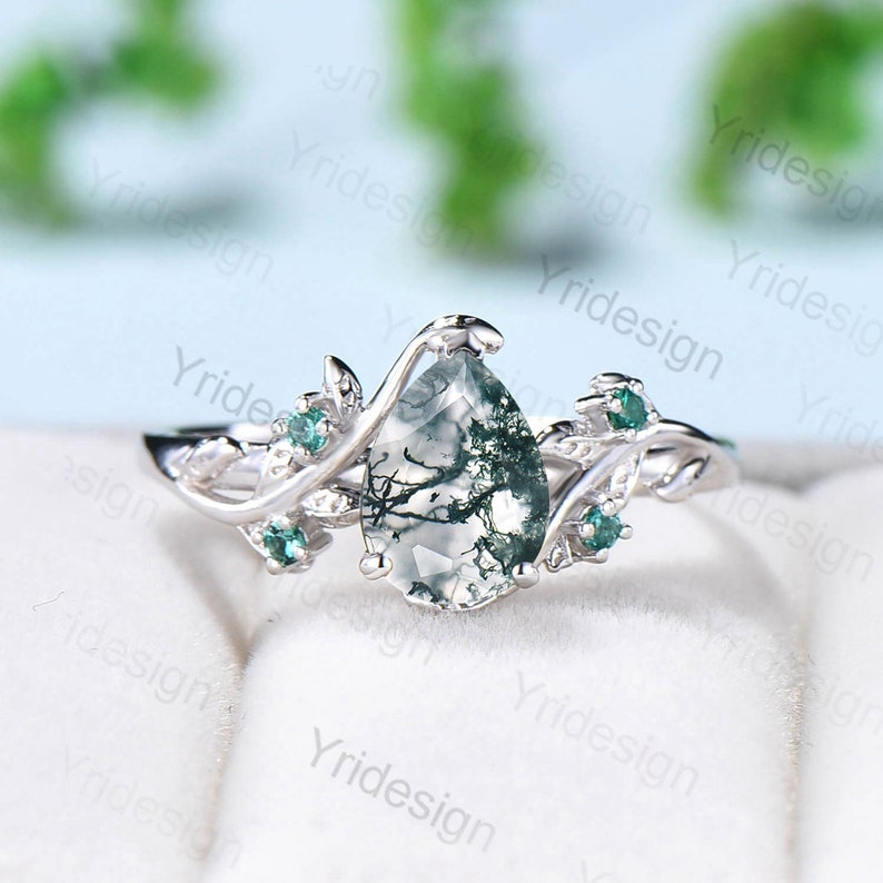 Vintage Hexagon Moss Agate Engagement Ring for Women - Elegant Green Gemstone Wedding Band with Leaf Cluster Design, Perfect for Nature-Inspired Bridal Jewelry and Boho Chic Occasions