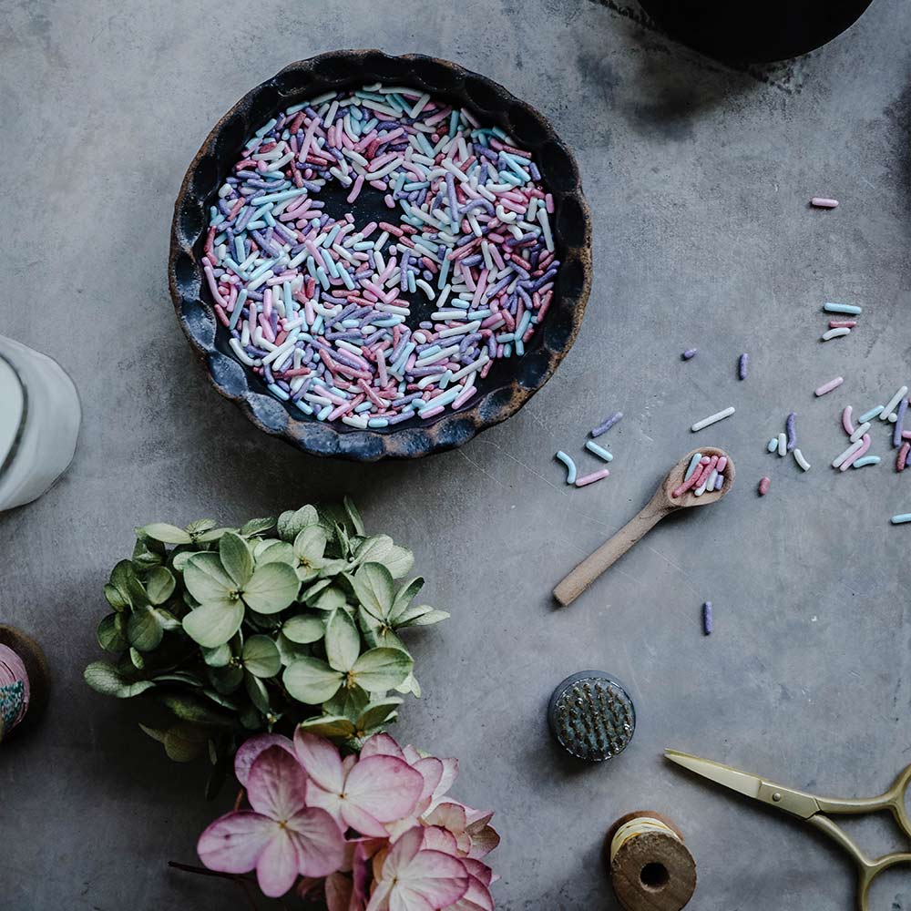 Elegant Dark Ceramic Scalloped Serving Dish - Perfect for Appetizers, Desserts & Home Decor | Microwave & Dishwasher Safe