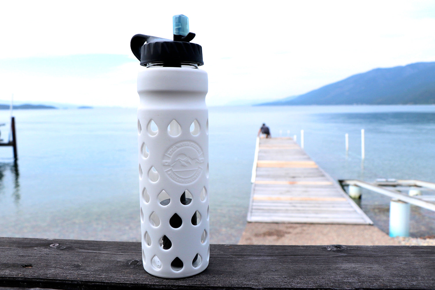32 oz Glass Escape Water Bottle - Leak Proof, BPA Free, Insulated for Hot & Cold Drinks - Perfect for Gym, Hiking, Travel & Office Use