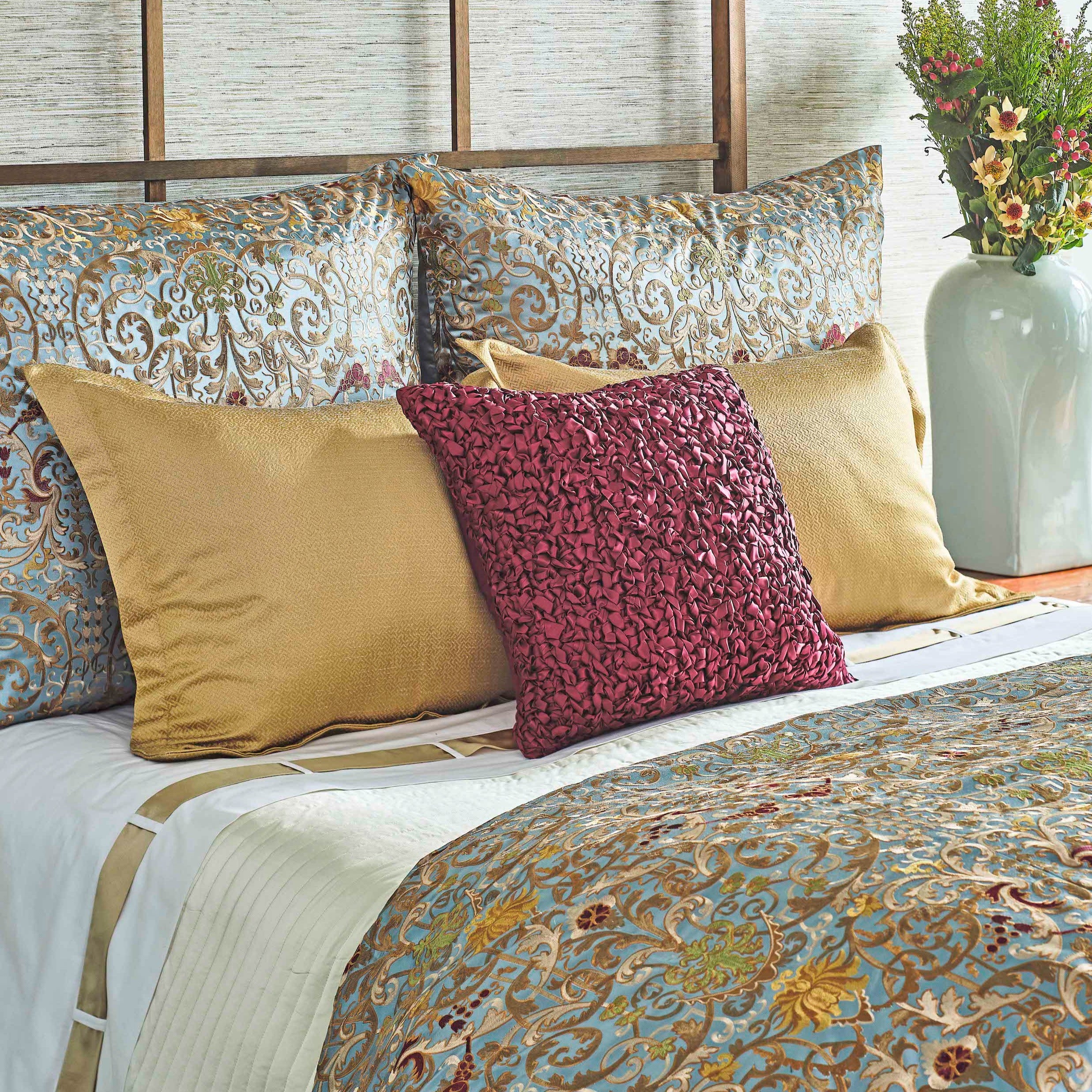 Venezia Throw Blanket - Soft & Cozy Knit Throw for Couch, Bed, or Sofa - Perfect for Home Decor, Gifts, and Winter Warmth