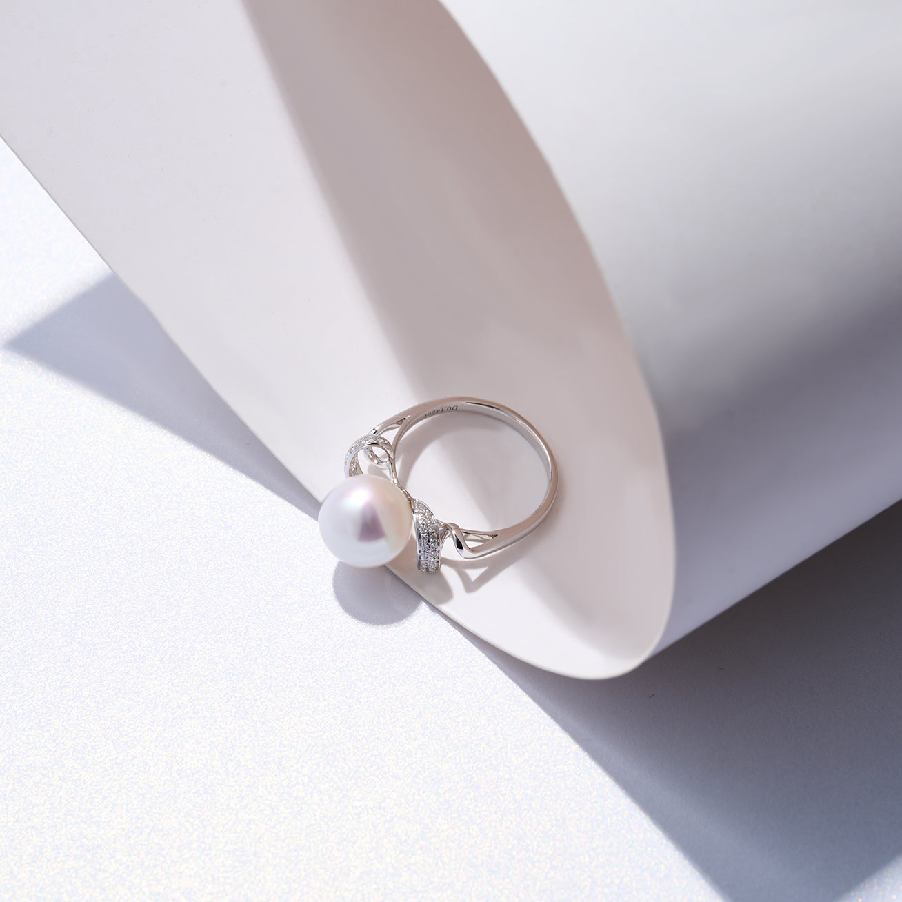 18K Gold Diamond Hanadama Akoya Pearl Ring for Women - KR00126 | LOVE Collection - Perfect for Engagement, Anniversary & Special Occasion Gifts