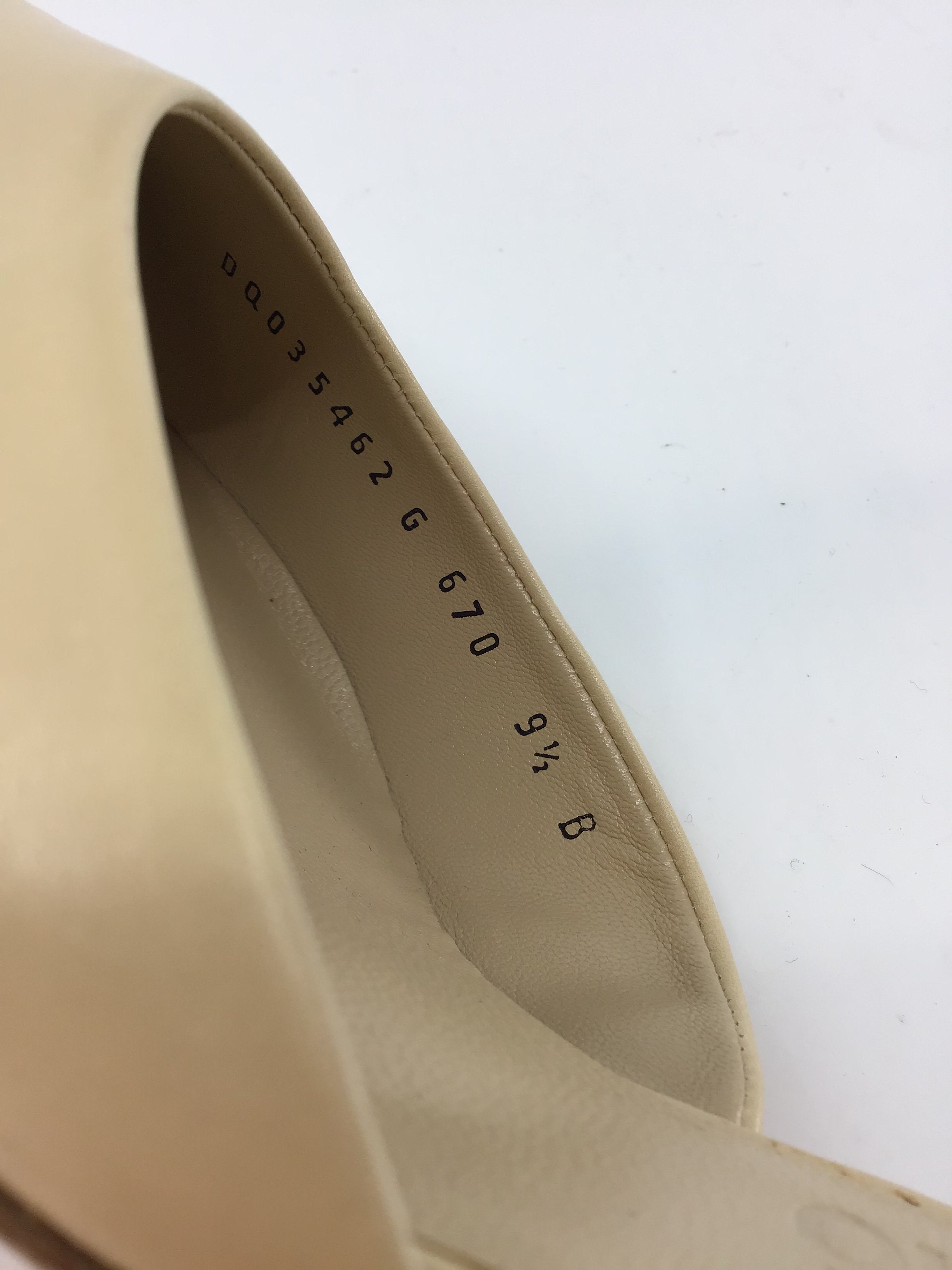 Salvatore Ferragamo Women's Size 9.5 Leather Pumps - Elegant High Heel Dress Shoes for Work, Party & Special Occasions