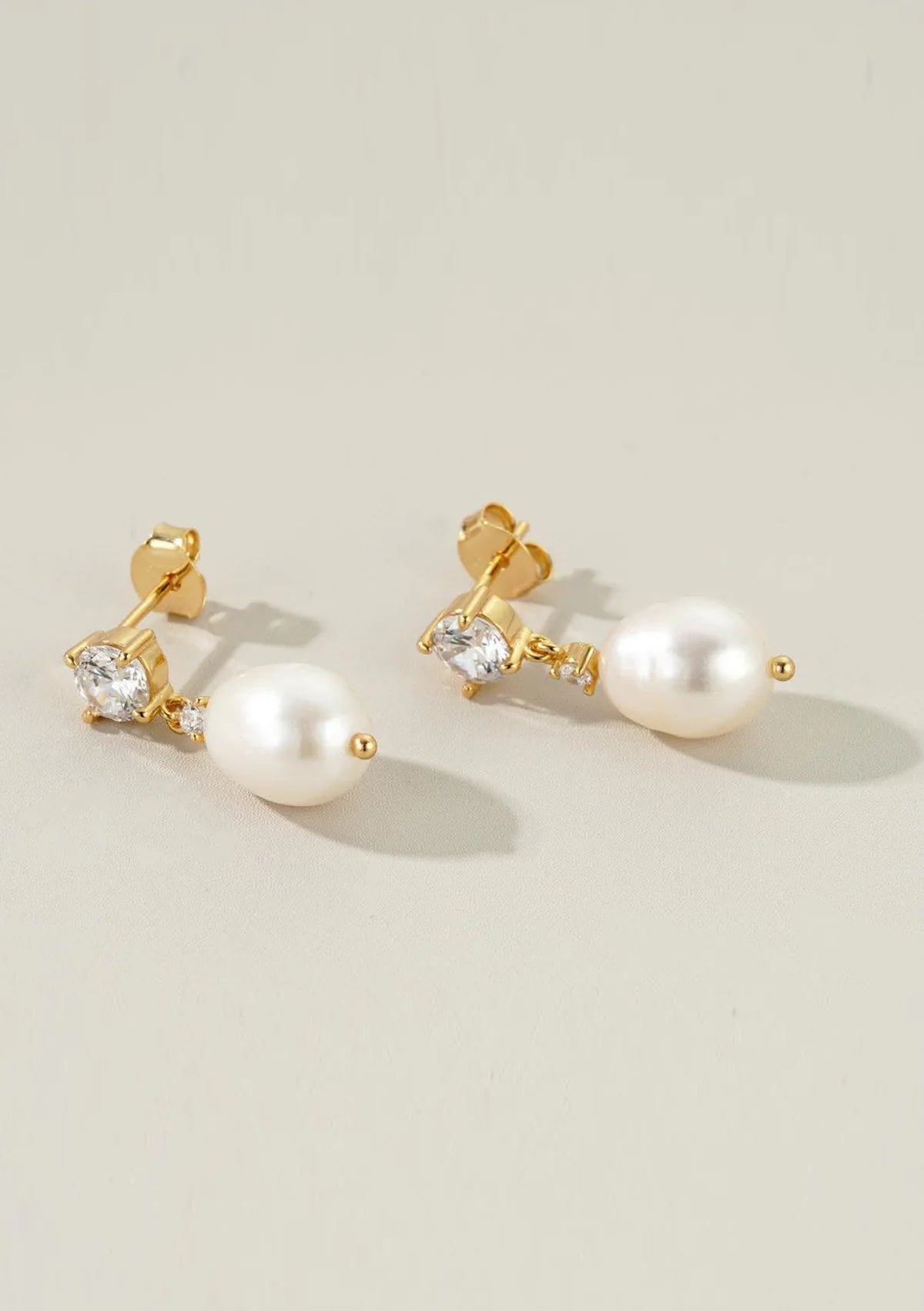 Lola Knight Brooklyn Crystal & Pearl Drop Bridal Earrings - 18K Gold Plated Wedding Jewelry for Brides, Bridesmaids & Formal Events | Elegant Dangle Earrings for Prom, Anniversary & Special Occasions