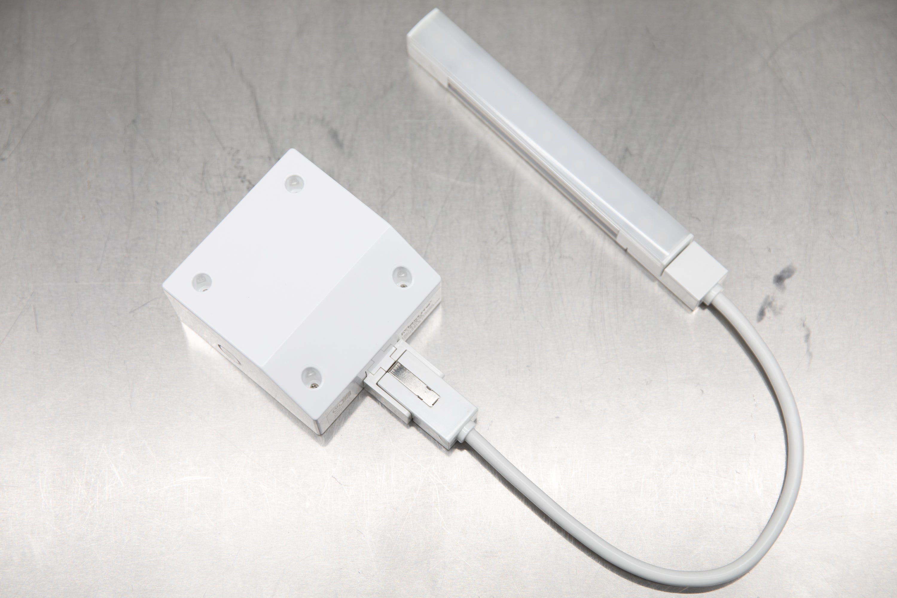 Under Cabinet Light Connector Box - Dimmable LED Power Supply for Kitchen Lighting, Cabinet Lights - Perfect for Home, Office, and Retail Display Lighting