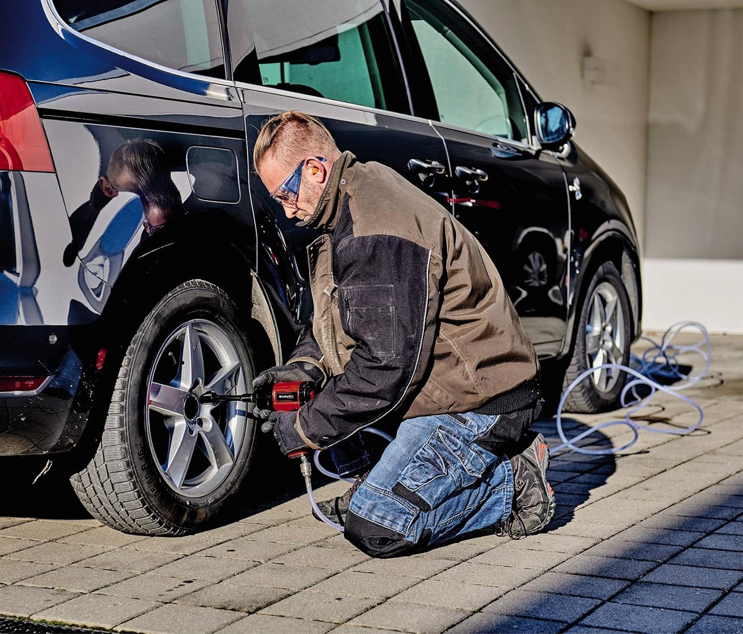 Einhell TC-PW 610 Pneumatic Impact Wrench Kit - 610Nm Max Torque, Includes 10 Sockets, Oil Bottle, Nozzle & 125mm Extension - Perfect for Automotive Repair & Heavy-Duty Mechanical Work