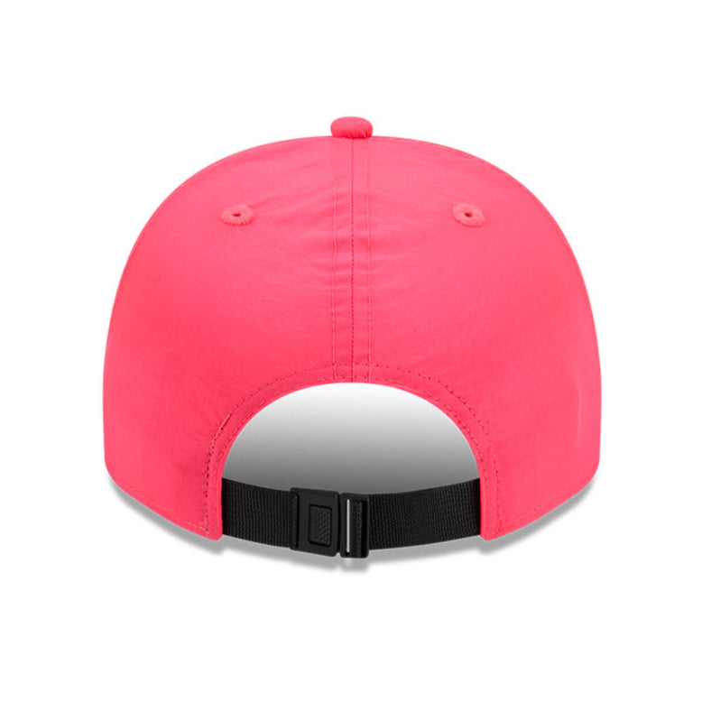 New York Yankees Strapback Hat by New Era - Lightweight Nylon Golf & Everyday Cap for Men - Perfect for Baseball Games, Golfing, and Casual Wear