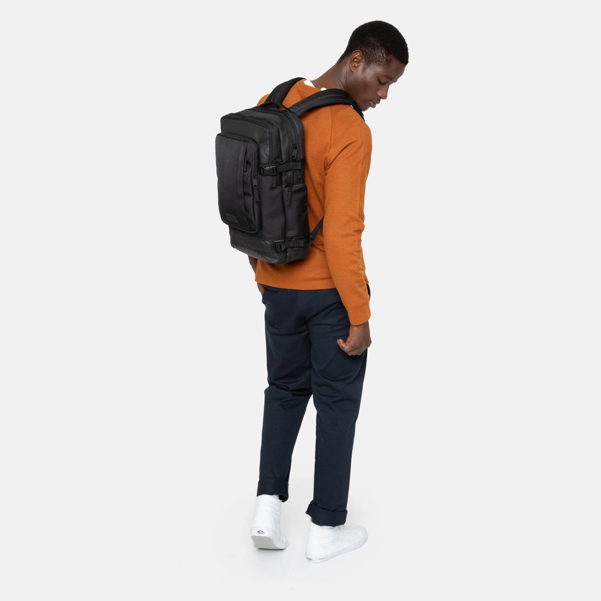Eastpak Tecum L CNNCT Backpack - Lightweight Laptop Backpack for School, Travel & Work - Durable Water-Resistant Coat for Everyday Use