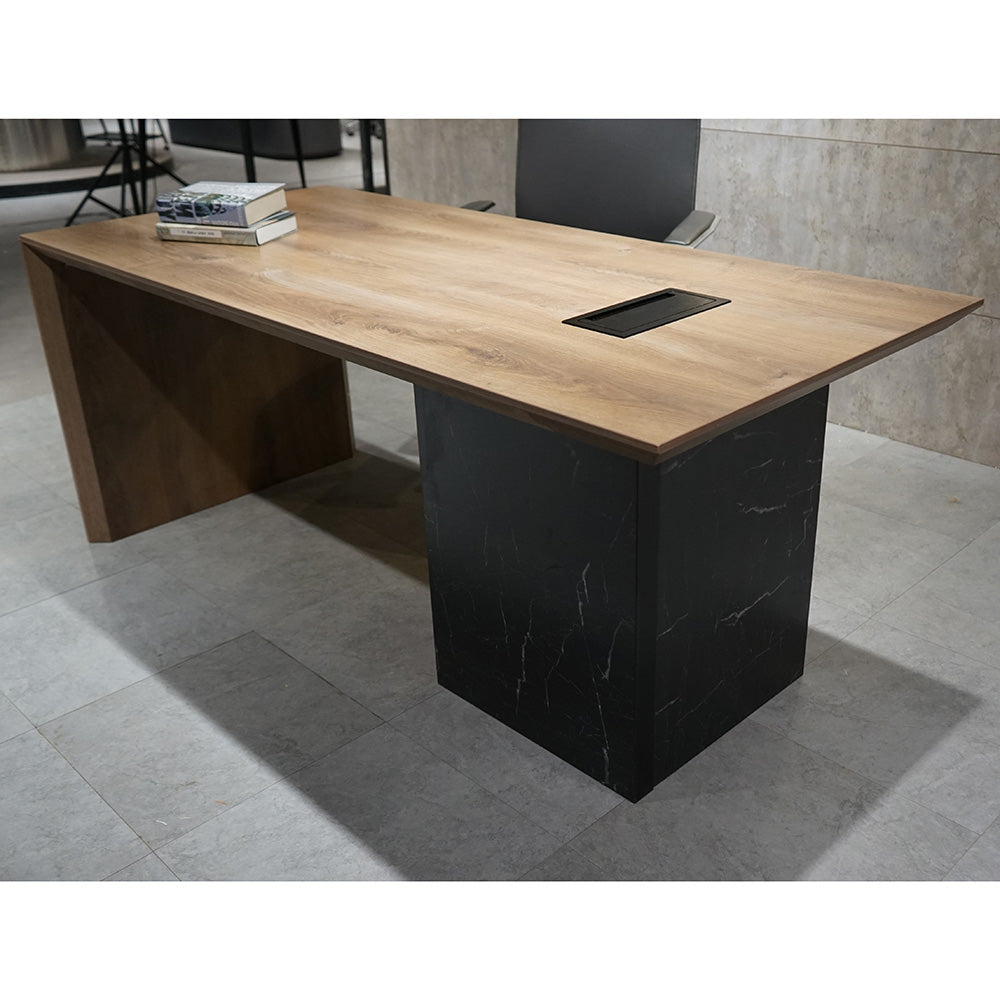 LOGAN Executive Desk Reversible 180cm Warm Oak & Black - Modern Office Desk for Home & Business Workspace - Perfect for Professionals, Remote Work & Study Areas