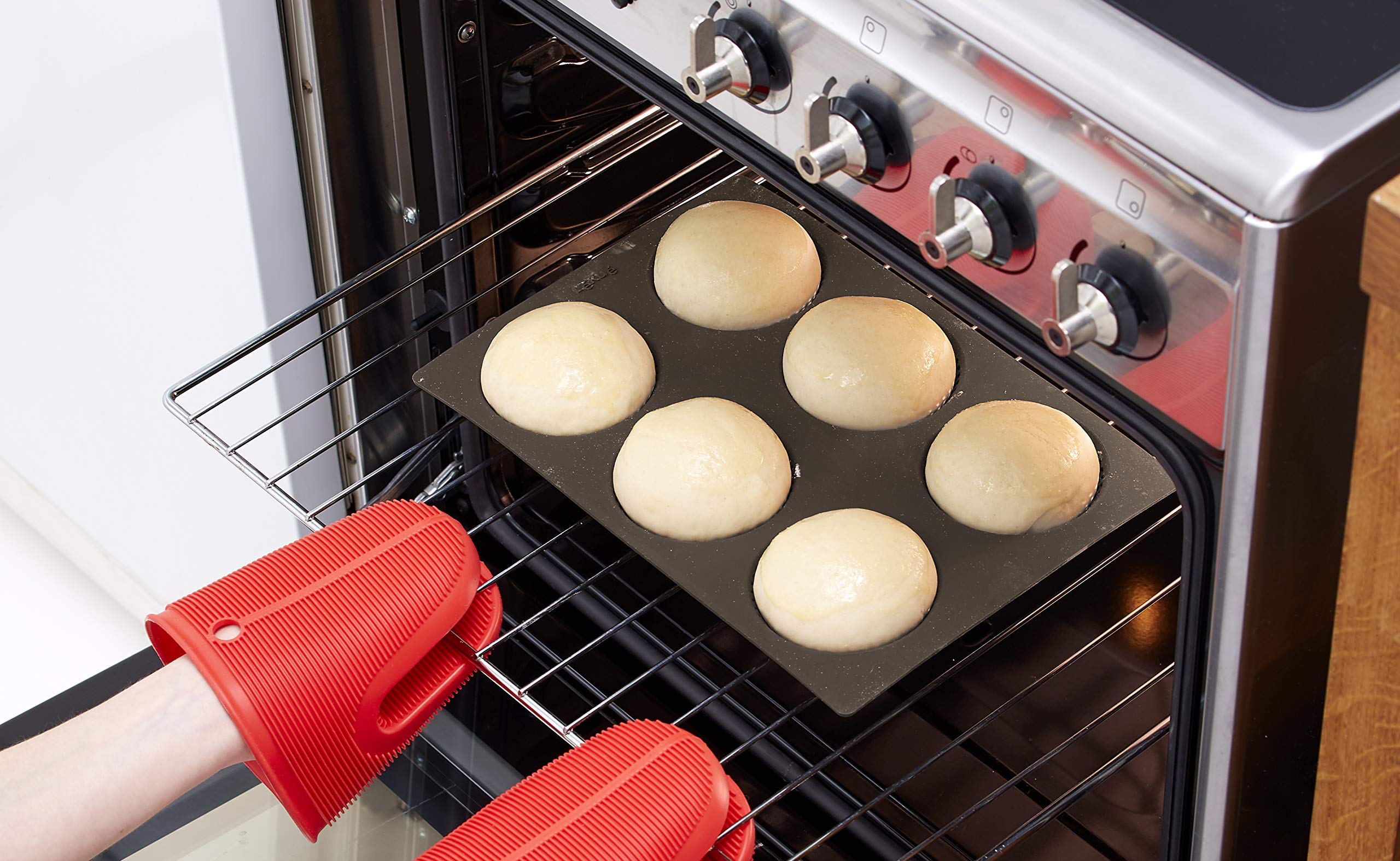 Lekue Premium Silicone Kitchen Grip - Heat Resistant Oven Mitt & Pot Holder, Red - Perfect for Baking, Cooking & Grilling (US Stock)