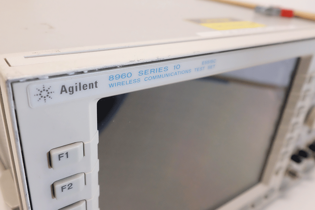 Agilent 8690 Series 10 Wireless Communications Test Set E5515C - Professional Network Testing Equipment for 5G, LTE, and IoT Applications in Labs & Field Work