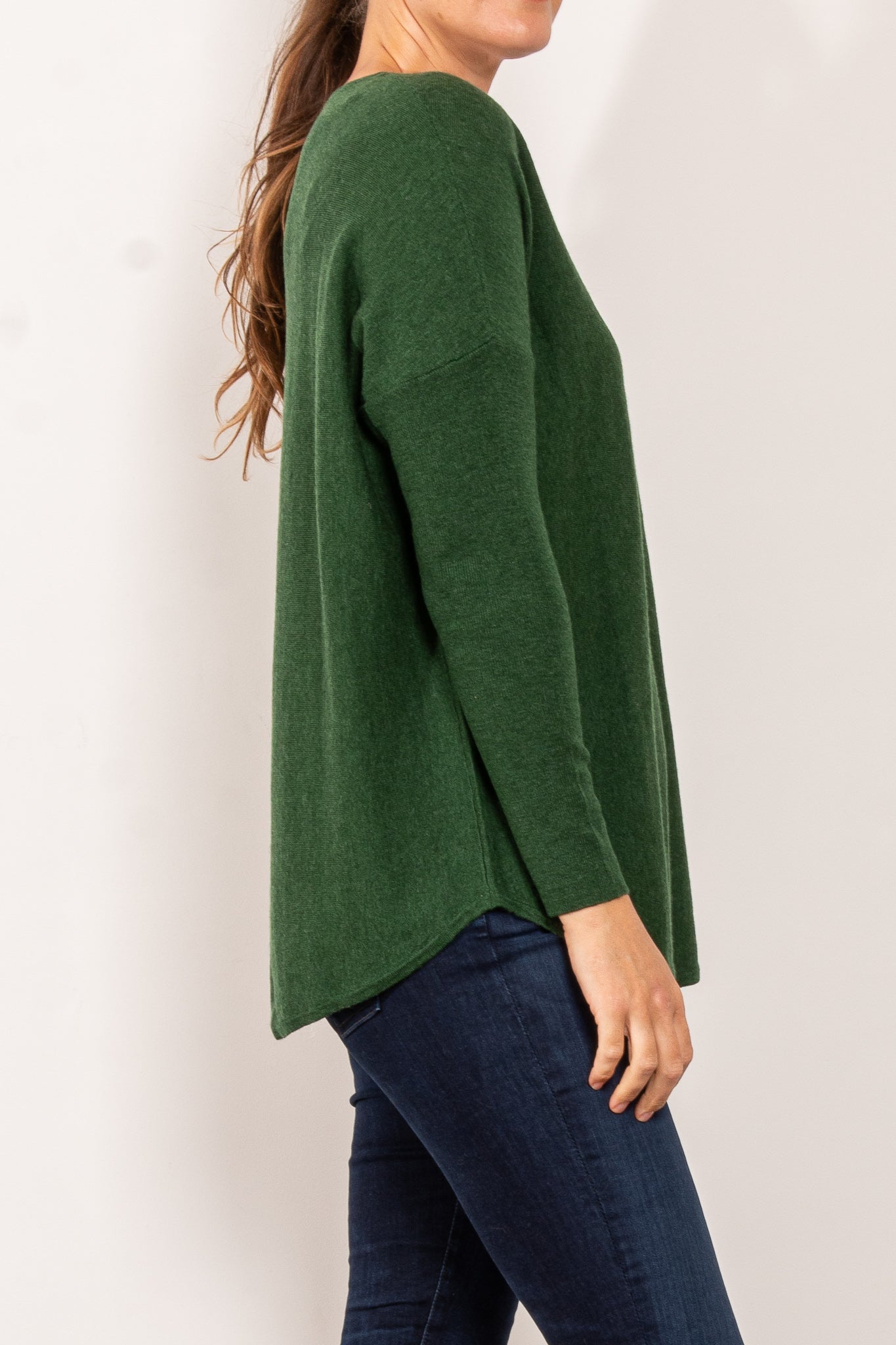 Bridge & Lord Women's Curved Hem V-Neck Jumper Sweater - Soft Knit Pullover for Casual Wear & Office Outfits