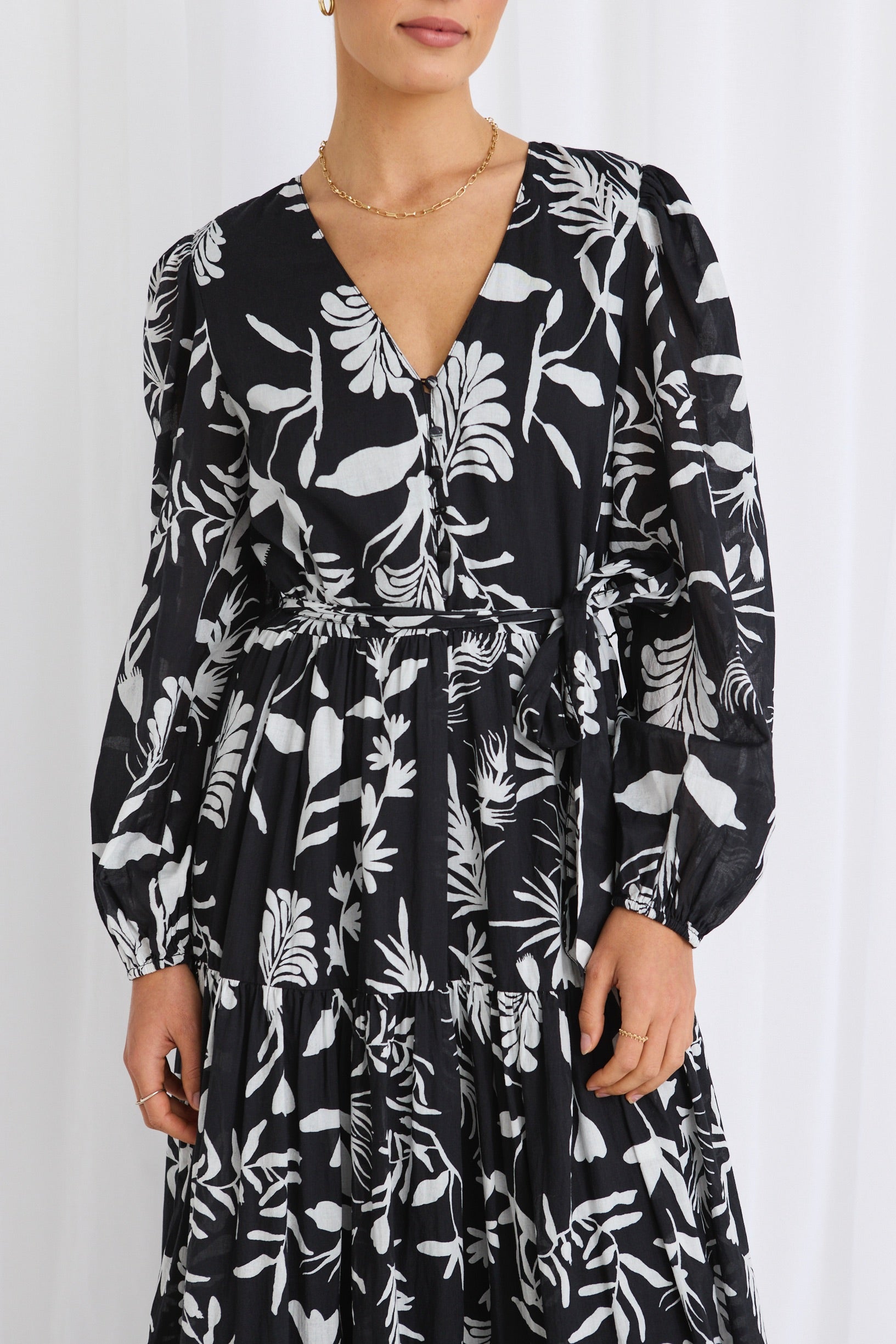 Elegant Black & White Long Sleeve V-Neck Tiered Maxi Dress for Women - Perfect for Weddings, Parties & Evening Events