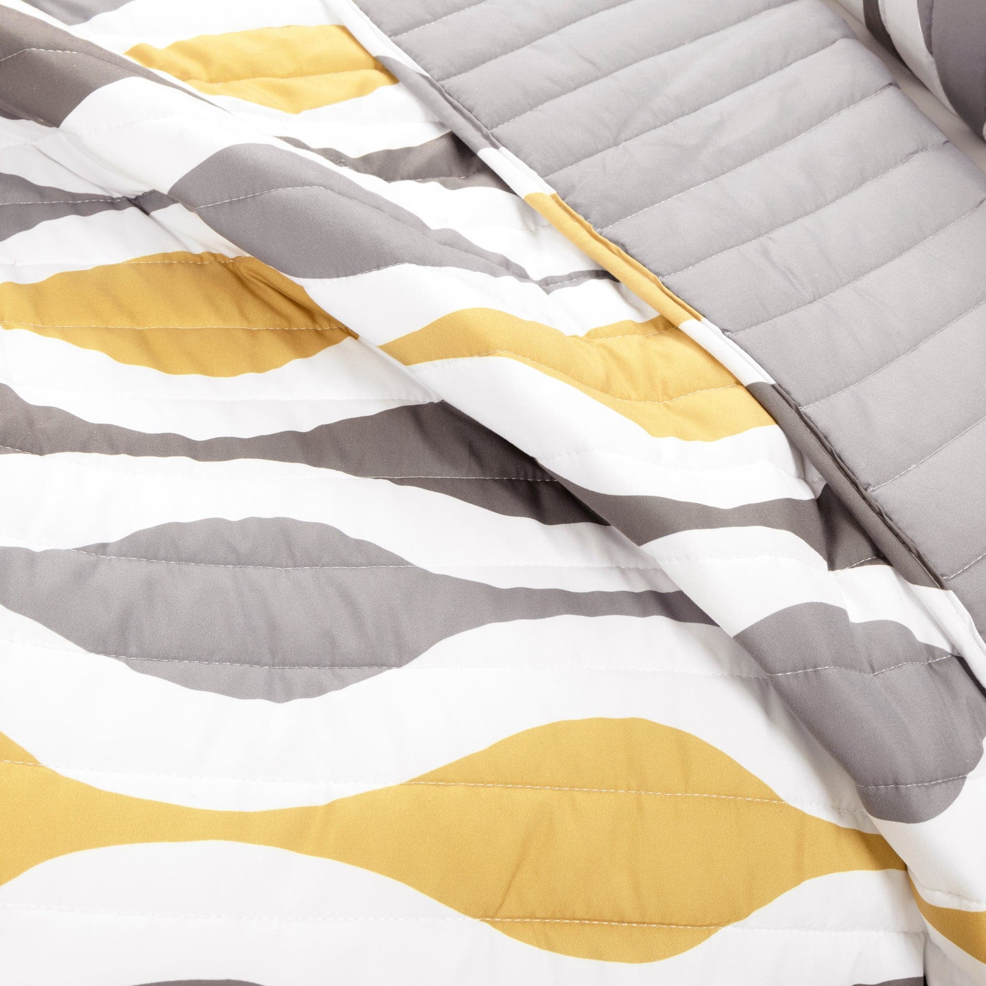 Mid Century Geo Reversible Quilt 3 Piece Set - Modern Geometric Bedding for Master & Guest Bedrooms - Perfect for Home Decor & Cozy Nights