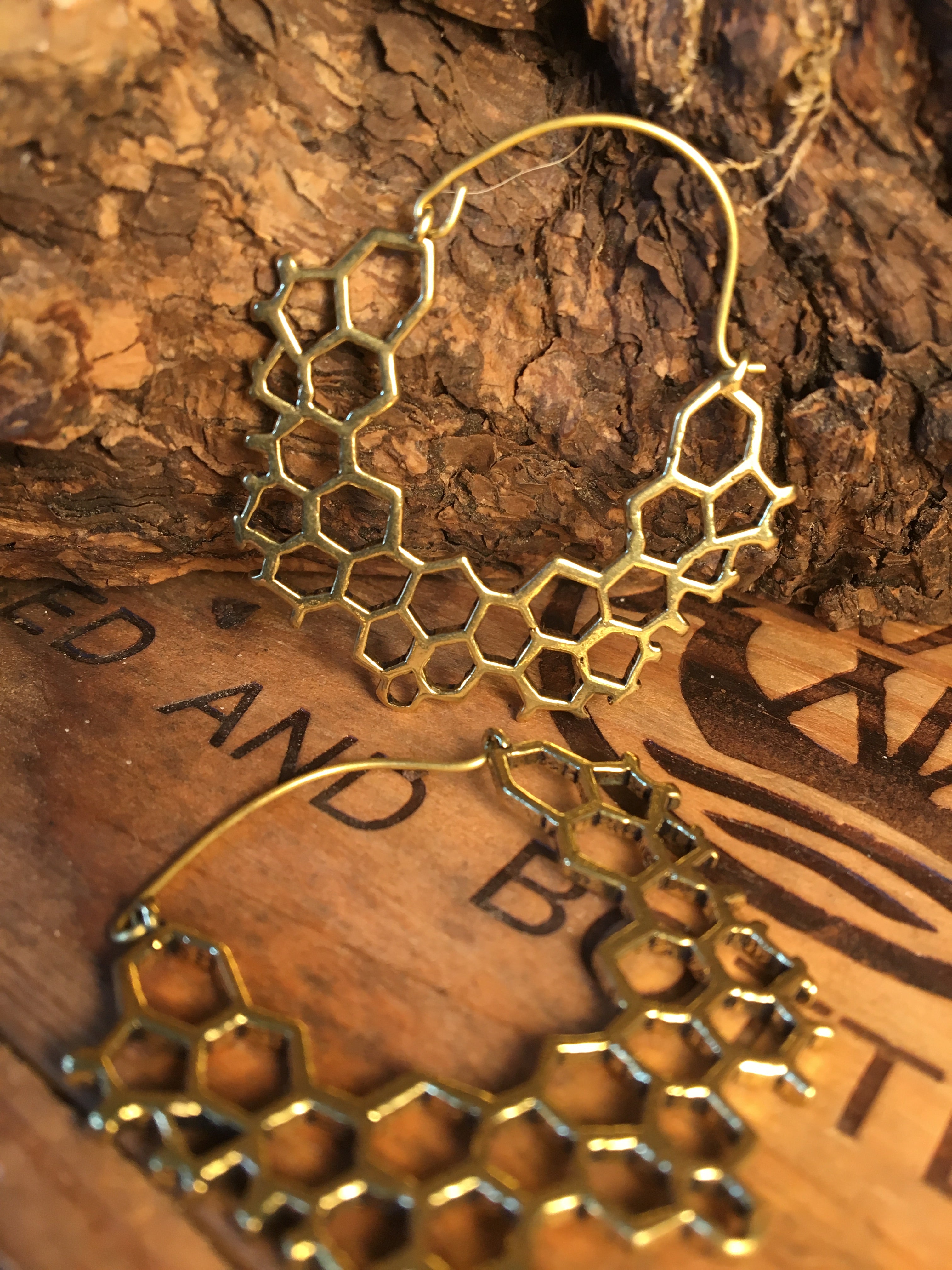 Honeycomb Hoop Earrings for Women - Trendy Gold & Silver Geometric Hollow Design Dangle Earrings - Perfect for Everyday Wear, Parties & Gifts