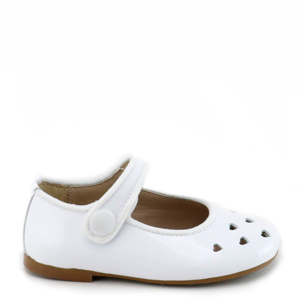 Papanatas White Patent Heart Mary Jane Shoes - Elegant & Comfortable Girls' Dress Shoes for Weddings, Parties & Special Occasions