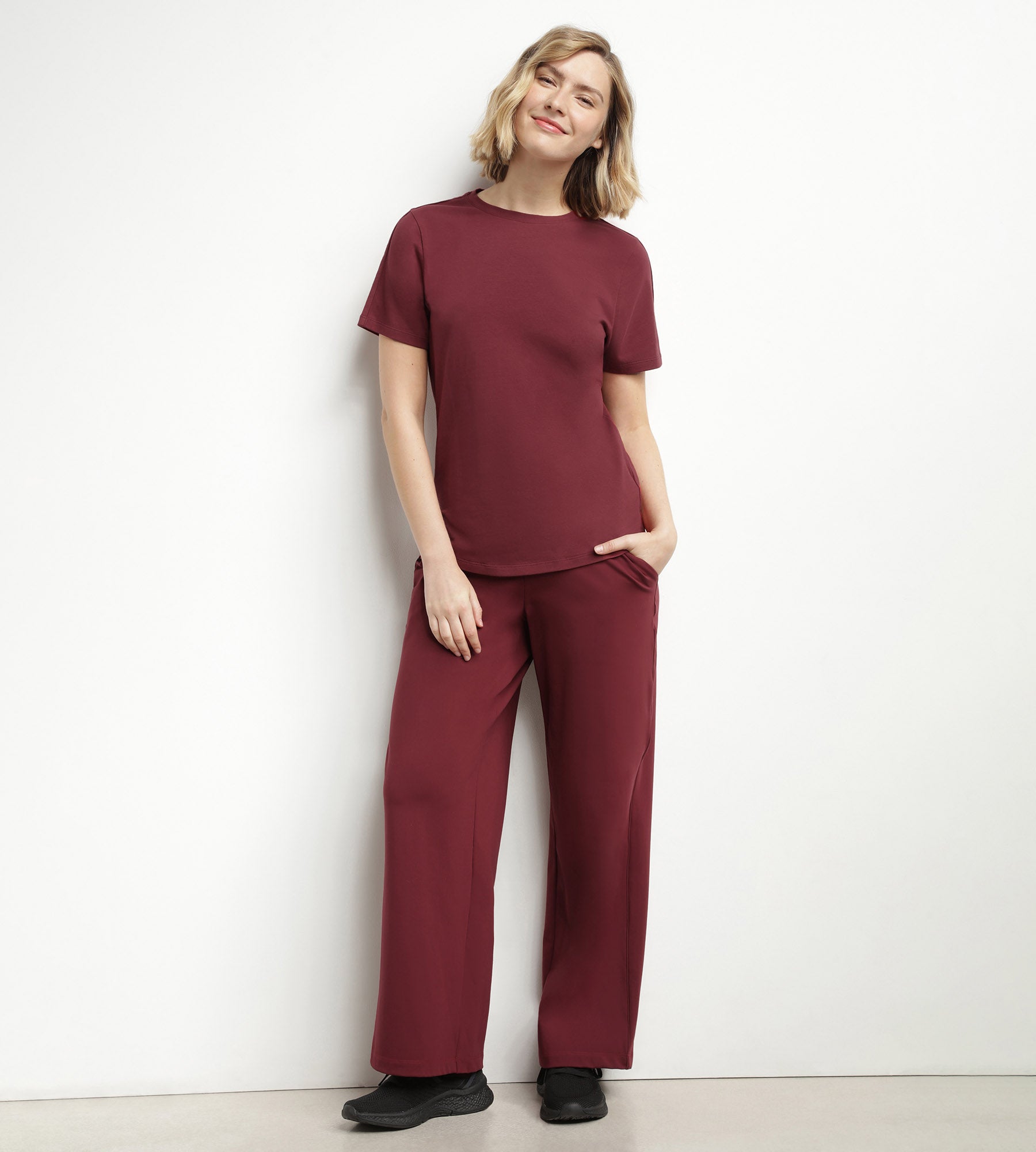 Women's Thermoregulating Sport T-Shirt - Breathable Bordeaux Jersey for Running & Workouts | Activewear for Gym & Outdoor Fitness