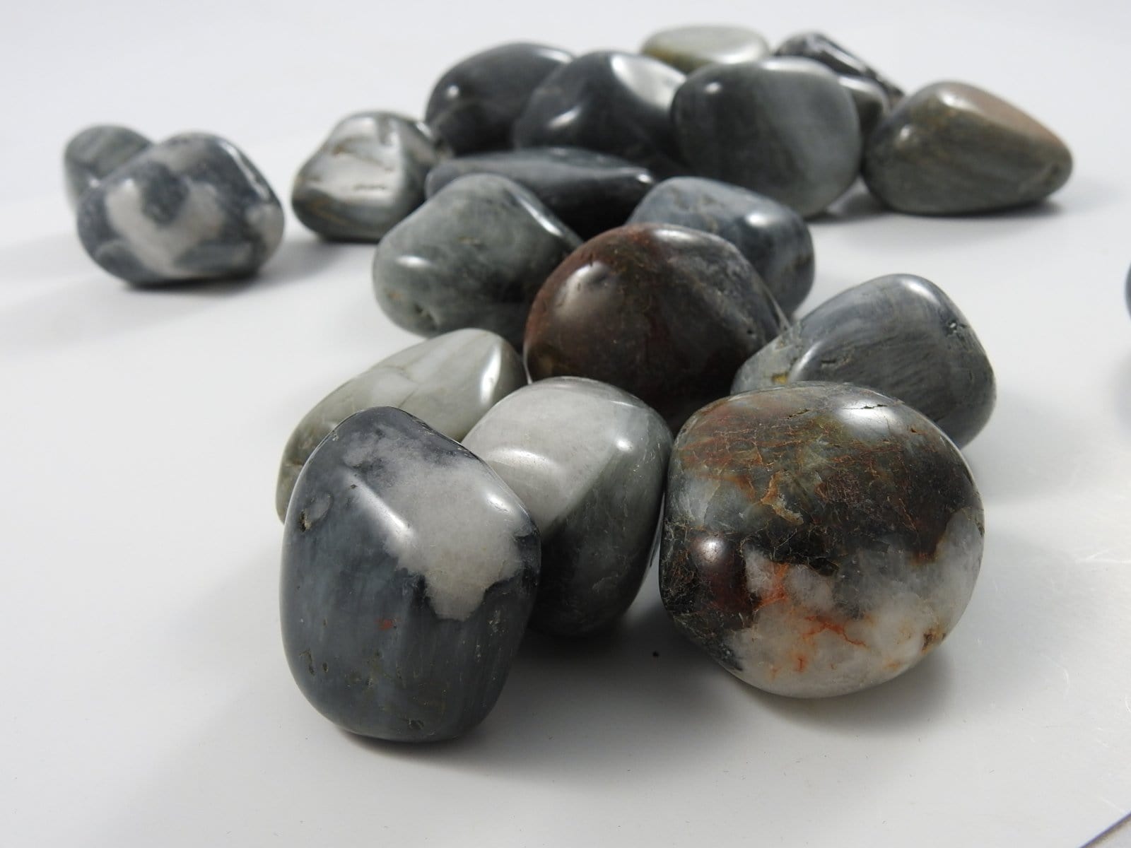 Natural Cat's Eye Quartz Rough Stones - 3 lb Bulk for Jewelry Making, Healing Crystals & Decor | Perfect for DIY Crafts, Meditation & Home Decoration