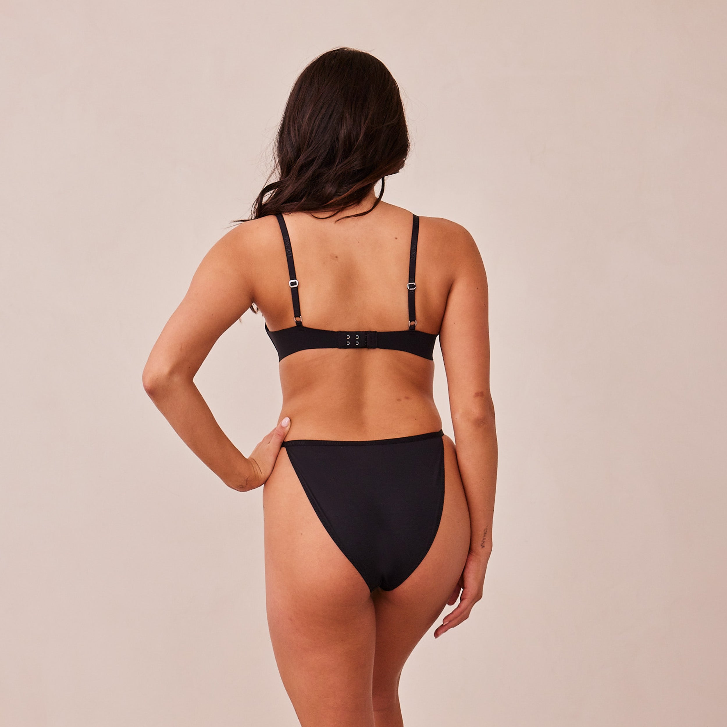 Light Non-Wired Plunge T-Shirt Bra in Black | Comfortable Everyday Wear for Work & Casual Outfits