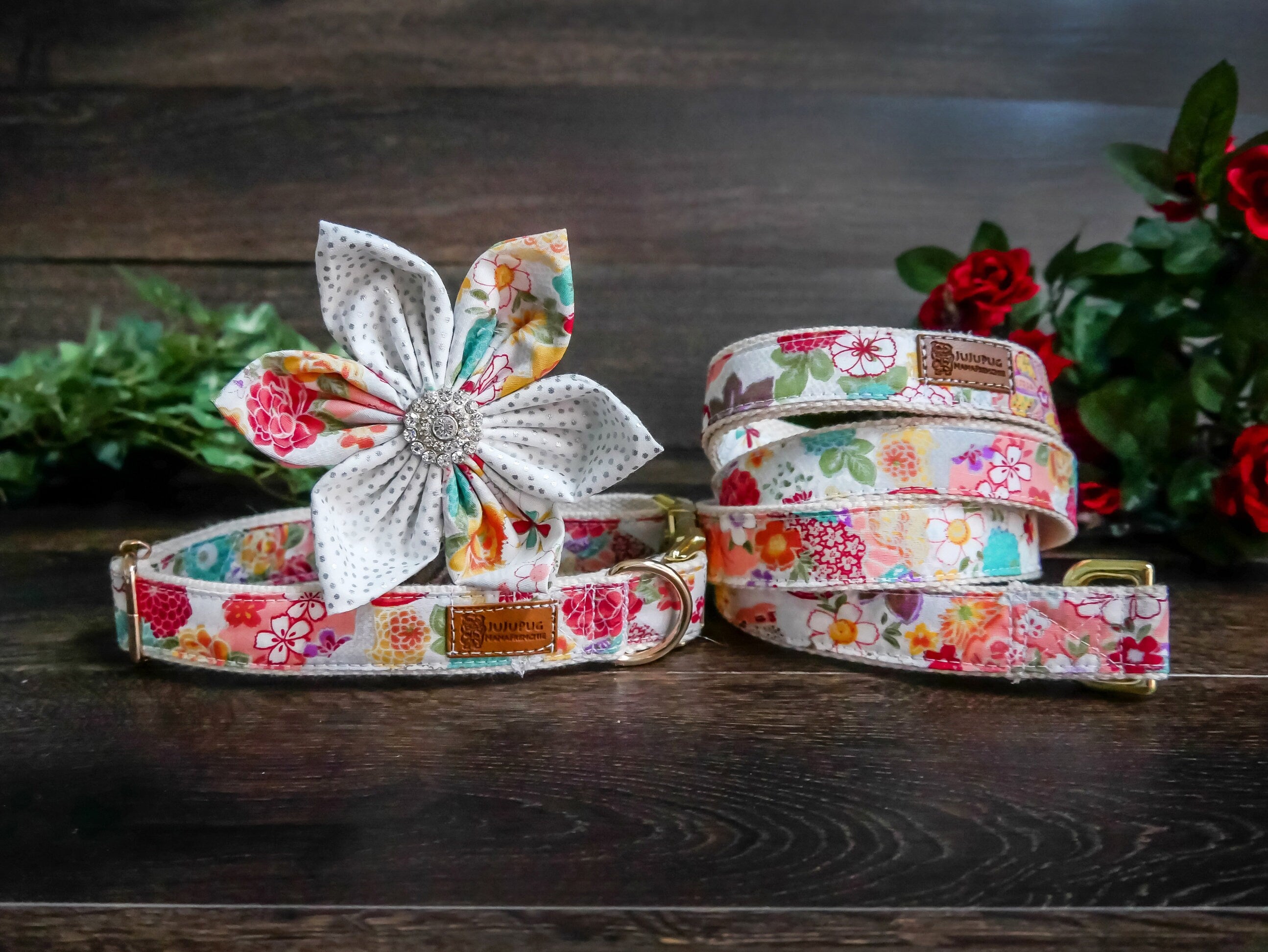 Japanese Kimono Dog Collar with White Floral Design - Traditional Style Pet Accessory for Small & Medium Dogs - Perfect for Costume Parties, Photo Shoots & Special Occasions