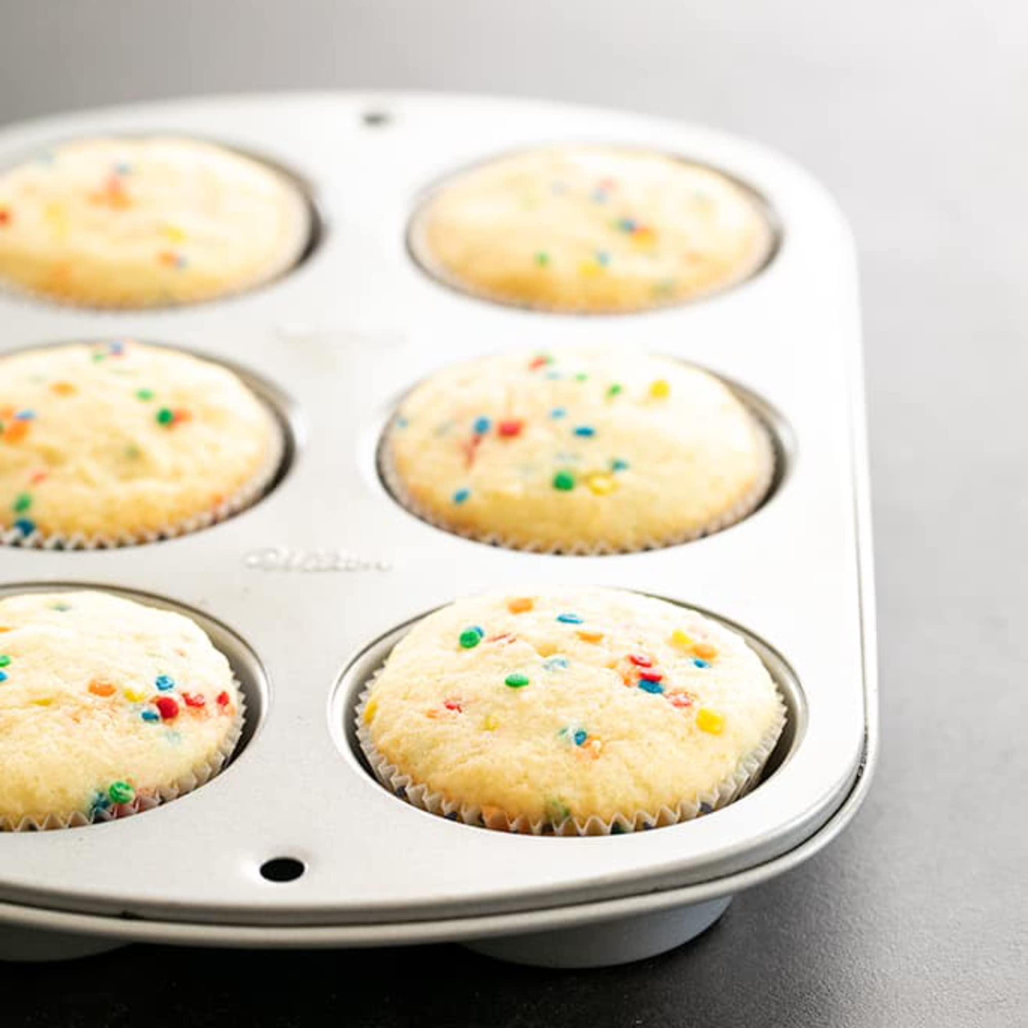 **Pillsbury Funfetti Gluten Free Cake Mix & Cupcake Mix with Candy Bits (3-Pack) – Includes By The Cup Frosting Spreader – Perfect for Birthday Parties, Baby Showers & Holiday Baking**