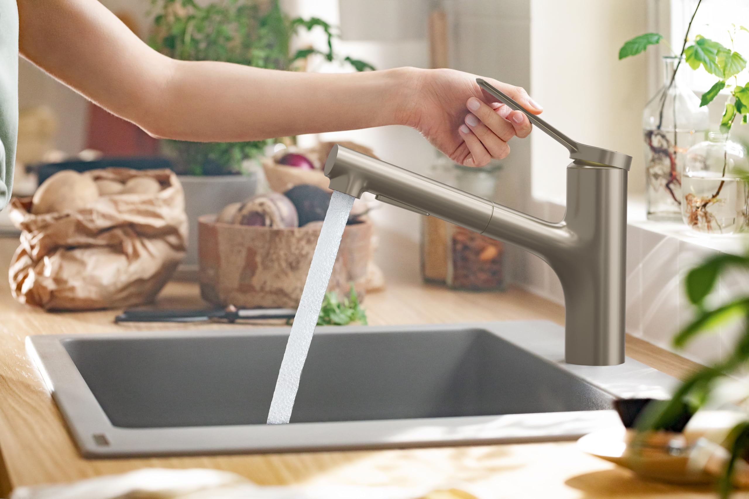 Hansgrohe Zesis Stainless Steel Single-Handle Pull-Out Spray Kitchen Faucet - Modern Design for Sink, Dishwashing & Food Prep (Model 74800801) | Perfect for Home Kitchens, Restaurants & Commercial Use