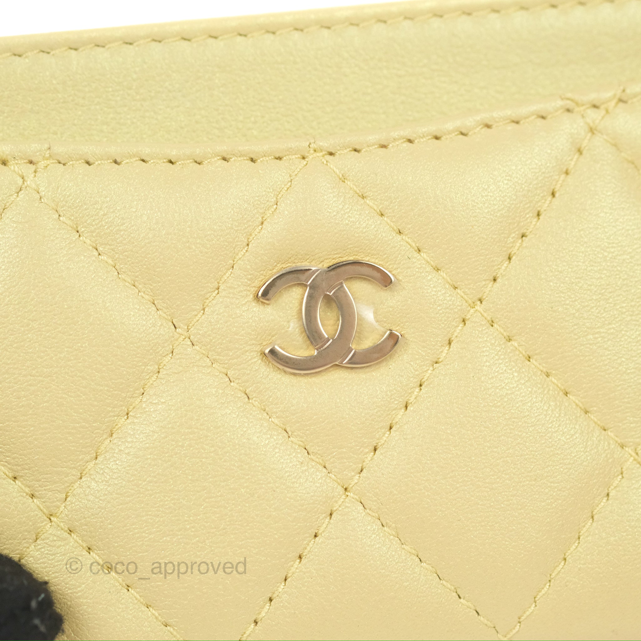 Chanel Classic Flat Card Holder in Iridescent Yellow Lambskin with Gold Hardware - Luxury Wallet for Women, Perfect for Everyday Use & Gift Giving