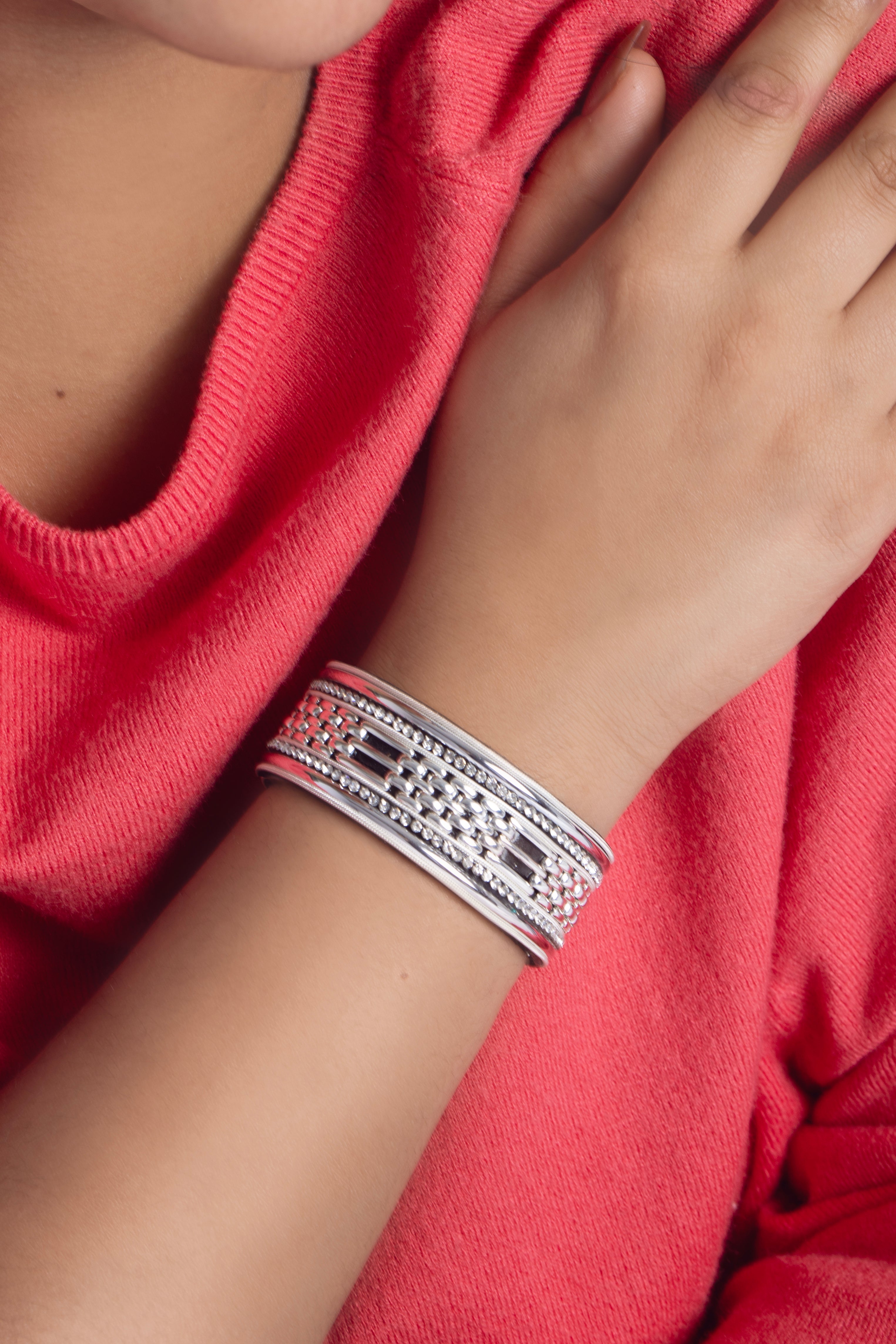 Elegant Chain Link Crystal Bracelet for Women - Stylish Fashion Jewelry Gift for Parties, Weddings & Everyday Wear