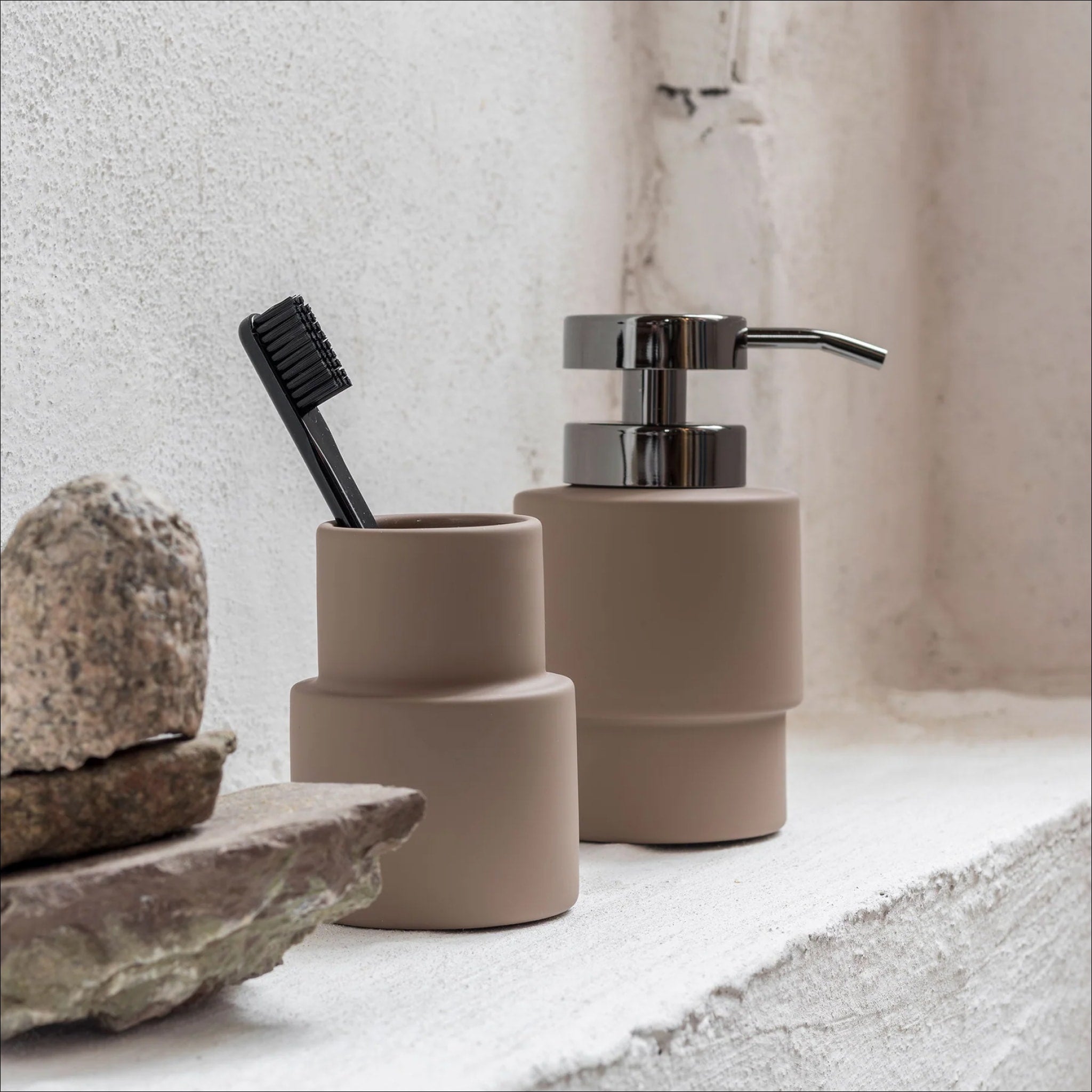 METTE DITMER 14.5cm Nougat Shade Dispenser - Perfect for Organizing & Storing Window Shades in Living Rooms, Bedrooms & Offices