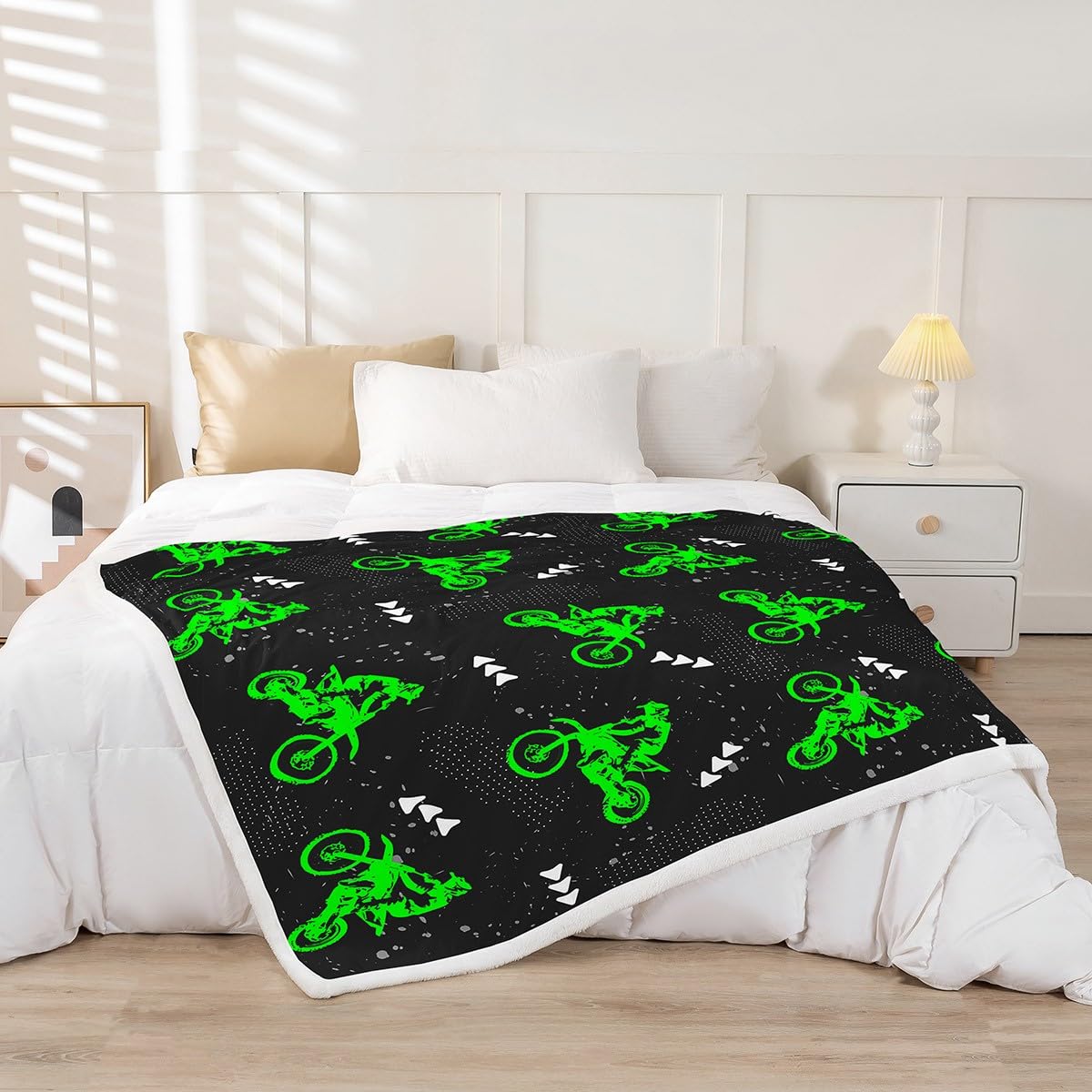 Feelyou Boys Dirt Bike Fleece Throw Blanket - Cool Sports Sherpa Blanket for Kids & Motocross Riders - Plush Fluorescent Green Fuzzy Blanket (Queen 90x90 Inches) - Perfect for Sofa, Bed & Couch - Great Gift for Boys & Motocross Enthusiasts