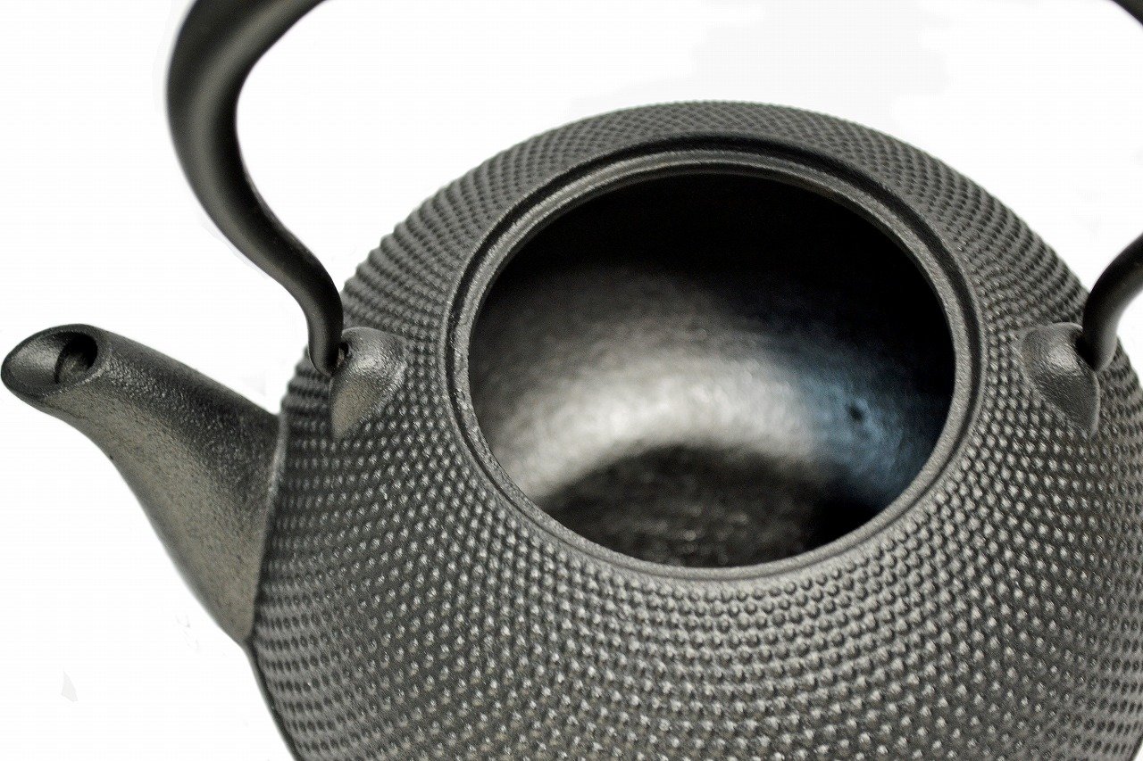 Premium Japanese Nambu Ironware Oigen Tetsubin Cast Iron Teapot - Maromi Arare H-143 Model for Authentic Tea Brewing & Home Decor