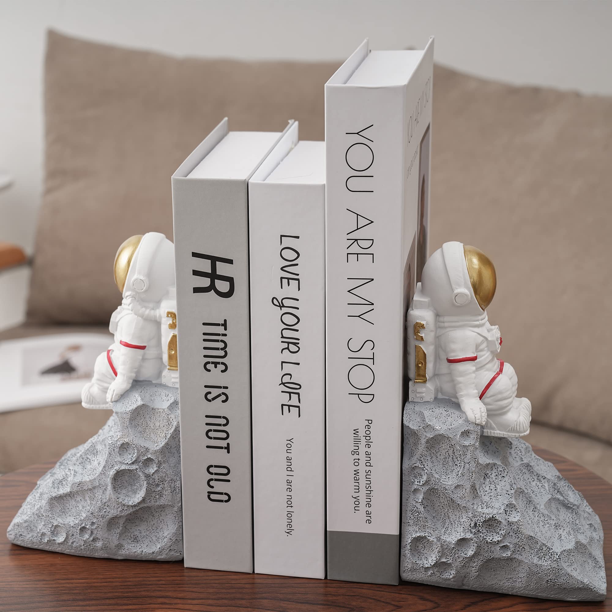 BUTILIVEEN Astronaut Bookends - Space-Themed Book Holders for Shelves, Desks & Bookcases | Unique Gifts for Space Lovers | Perfect for Kids' Rooms, Office Decor & Sci-Fi Themed Spaces