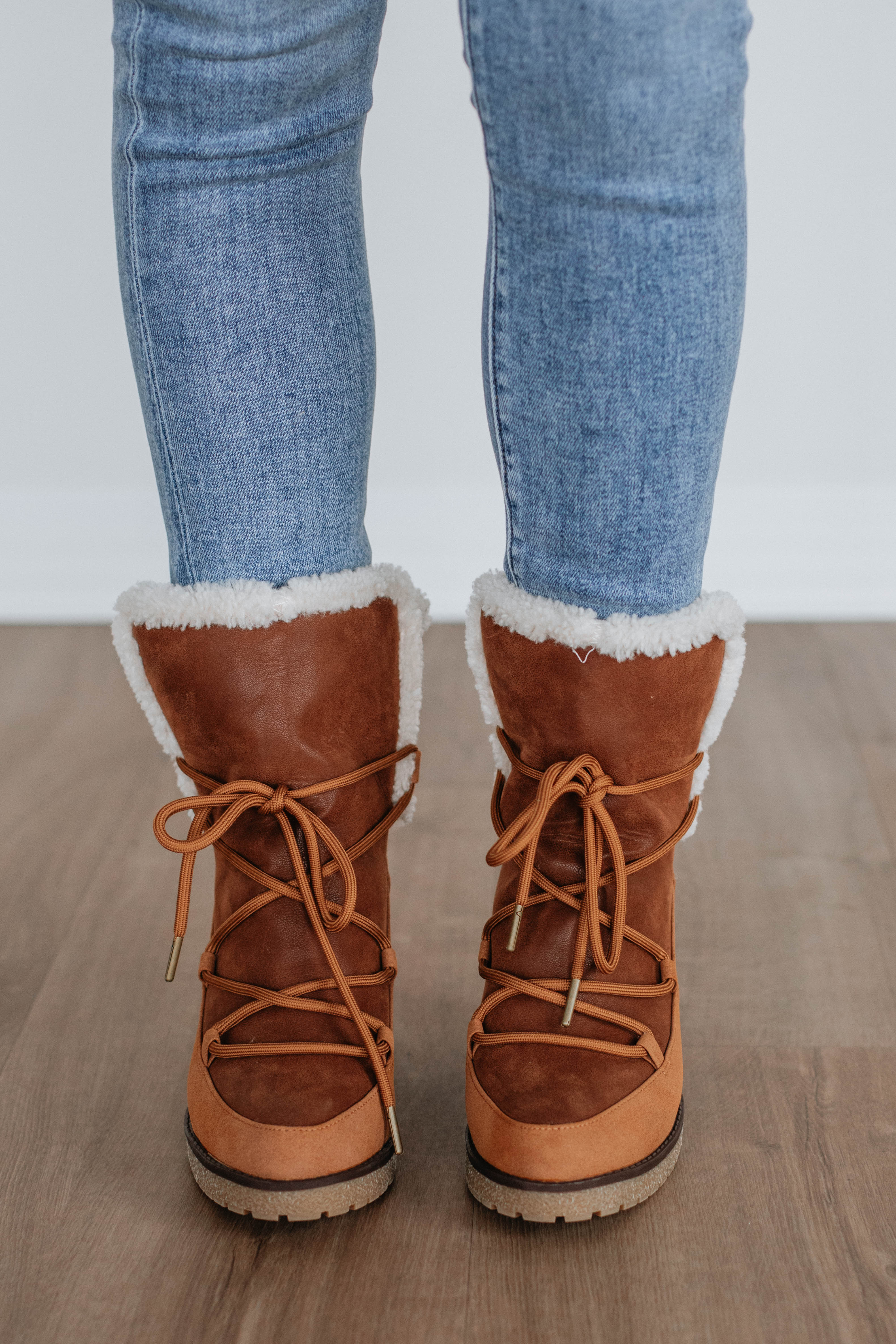 Warm & Stylish Cognac Winter Boots for Women - Waterproof & Comfortable for Snow, Hiking & Outdoor Adventures