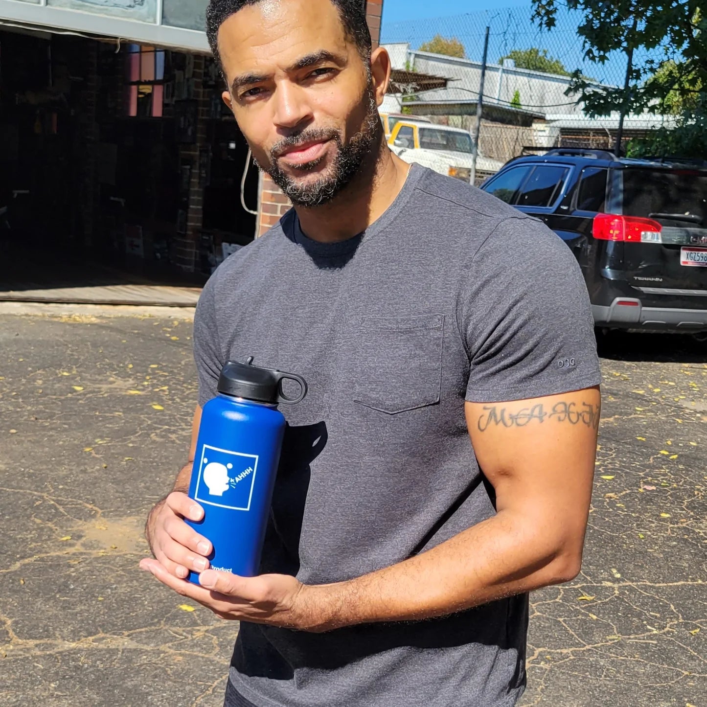 Premium Navy Blue Water Bottle - Leak Proof, BPA Free, 32oz Insulated Stainless Steel for Gym, Hiking & Travel - Keeps Drinks Cold for 24 Hours