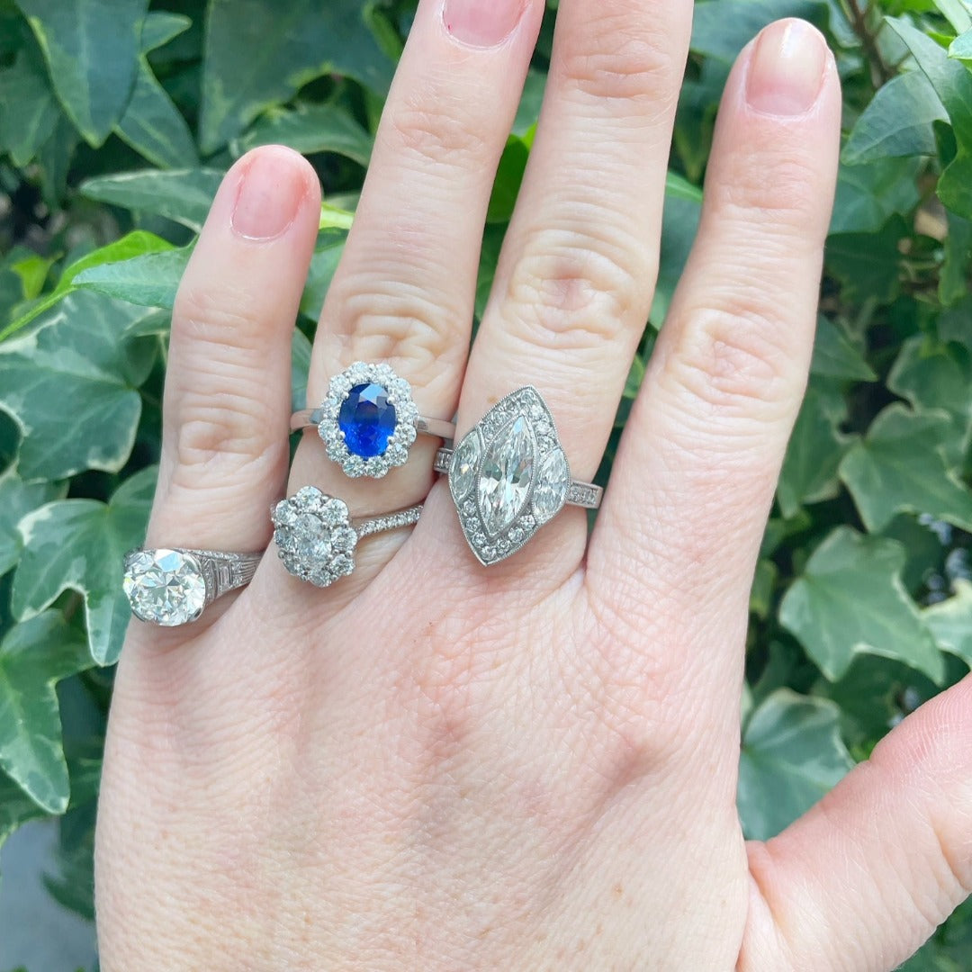 Exquisite Oval Sapphire & Diamond Halo 18K White Gold Engagement Ring for Women - Perfect for Proposals, Anniversaries & Special Occasions