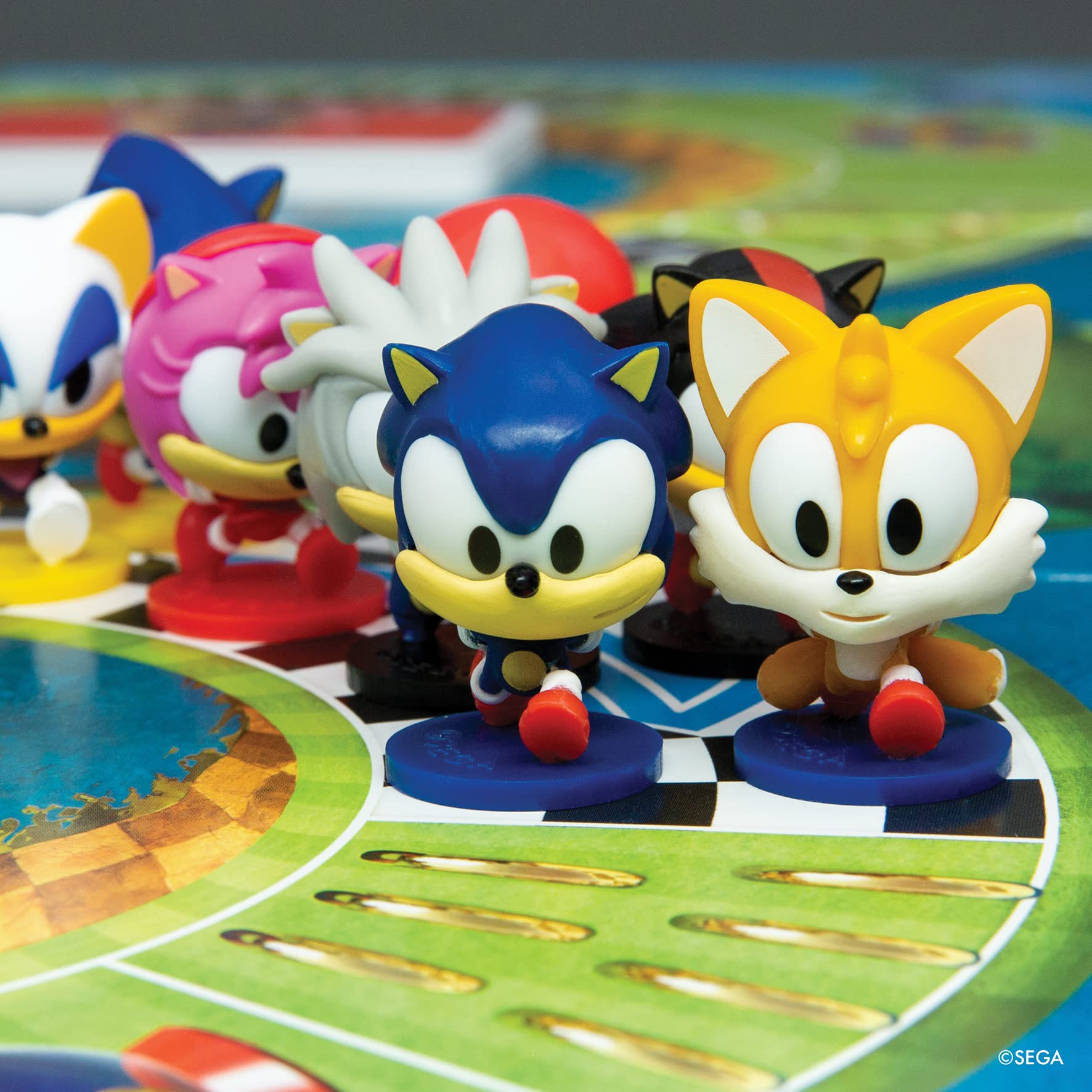 Asmodee SONIC SUPER TEAMS - Official Sega Board Game - Sonic the Hedgehog Racing Game for Family & Kids Ages 7+ - 2-4 Players - 20 Min Playtime - Fun Family Game Night & Birthday Party Activity
