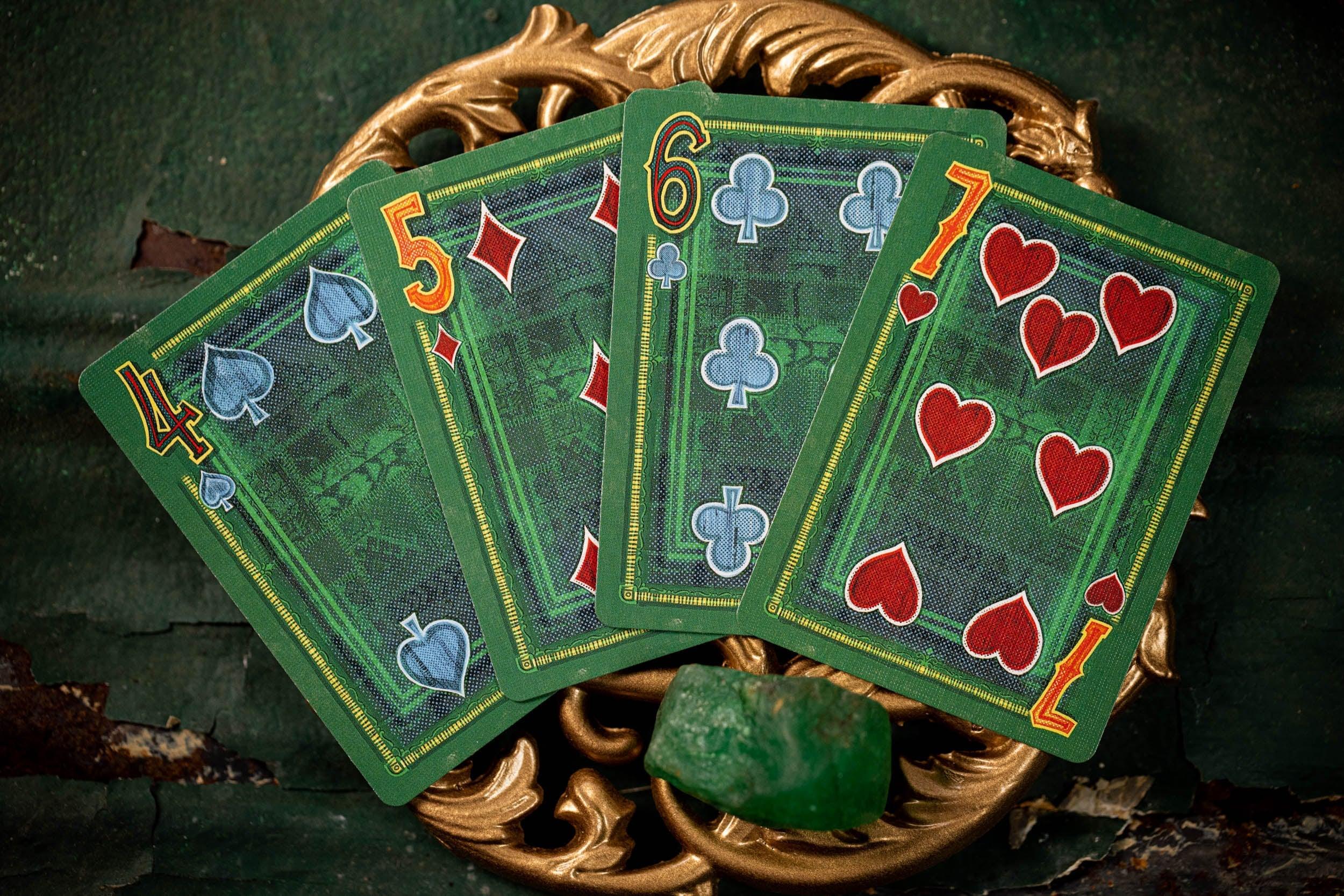 The Wizard of Oz Playing Cards - Premium Collectible Deck for Card Games, Magic Tricks & Gifts | Perfect for Movie Fans, Collectors & Game Nights