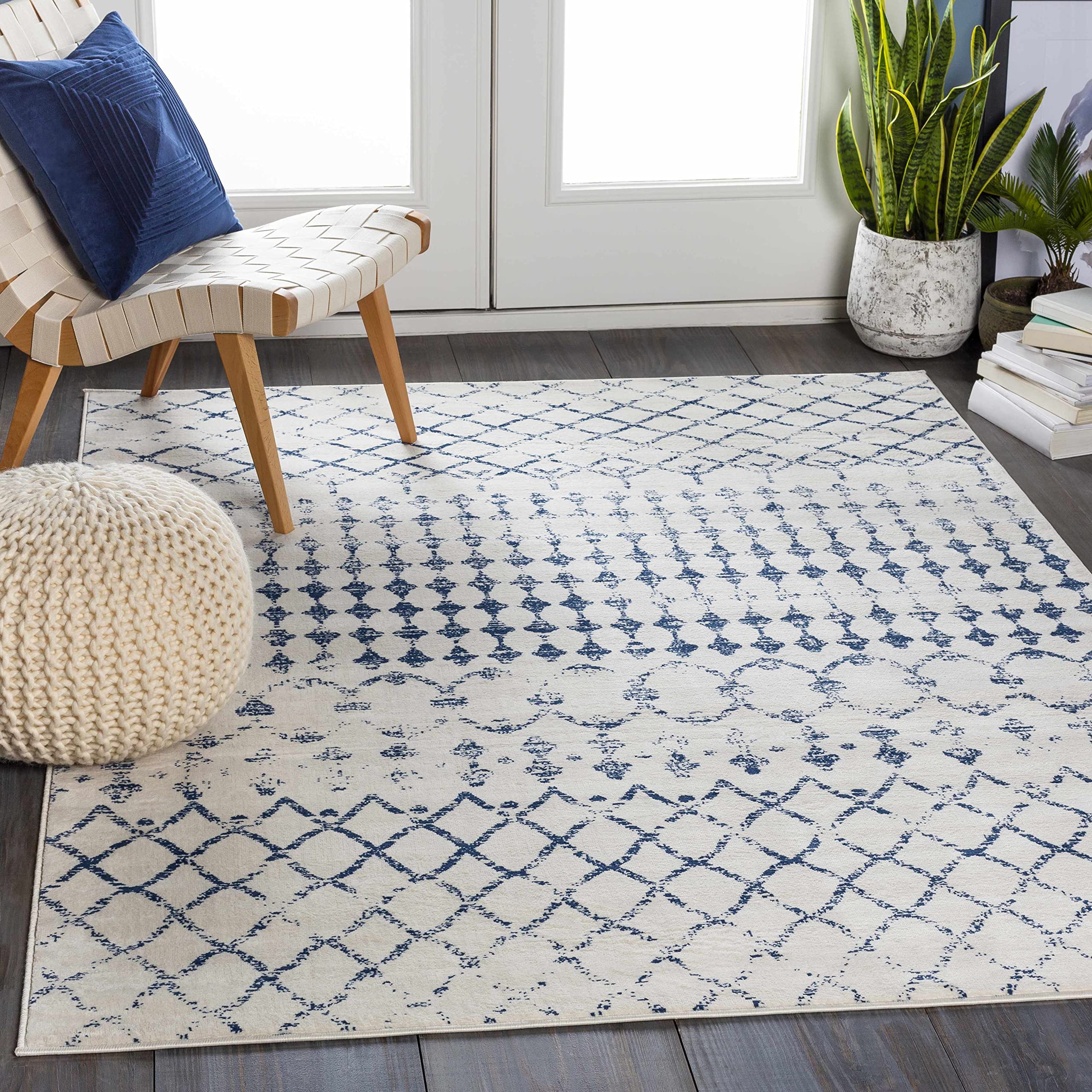 Hauteloom Banjup Modern Blue and White Area Rug 6'7