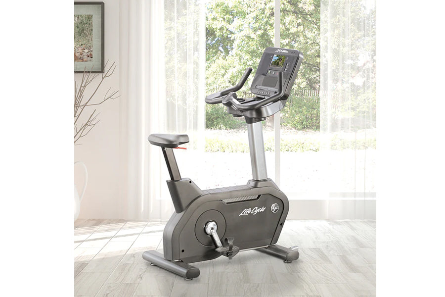 Life Fitness Club Series Plus Upright Lifecycle Bike with SE3 Console - Commercial Grade Exercise Bike for Home & Gym Use - Perfect for Cardio Workouts & Indoor Cycling Training