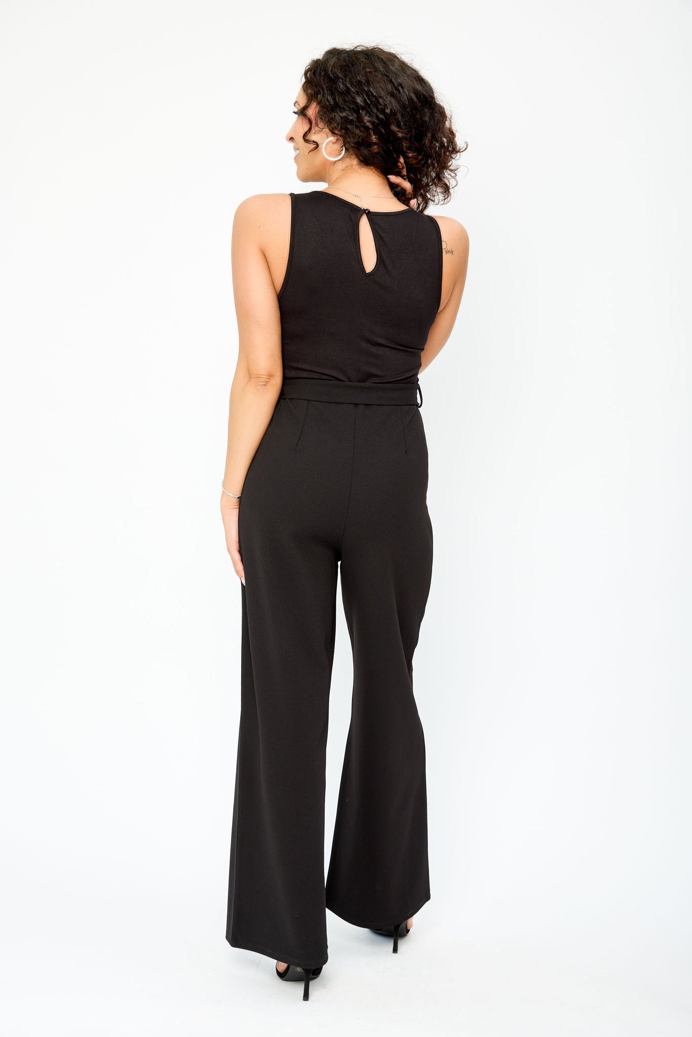 Elegant Lace Scalloped V-Neck Sleeveless Jumpsuit with Adjustable Tie Belt - Women's Summer Romper for Beach Wedding & Cocktail Party