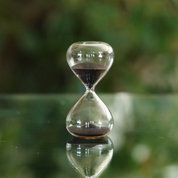 1 Minute Glass Timer with Black or White Sand - Perfect for Kitchen, Classroom, and Meditation - Hourglass Sand Timer for Cooking, Games, and Focus