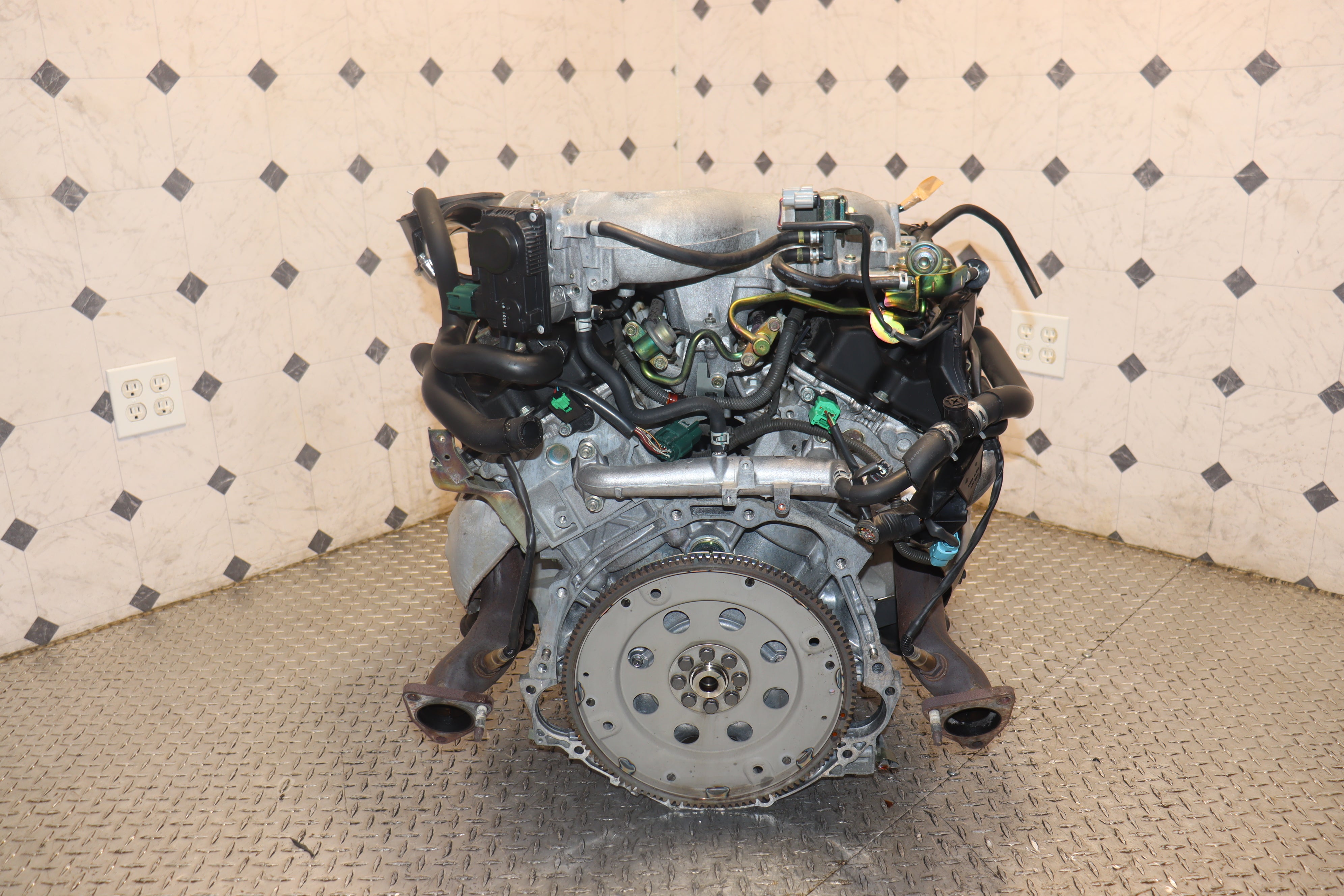 JDM 2003-2005 Nissan 350Z & Infiniti G35 VQ35DE 3.5L Non-Revup Engine - Replacement Motor for Performance Upgrades & Classic Car Restoration
