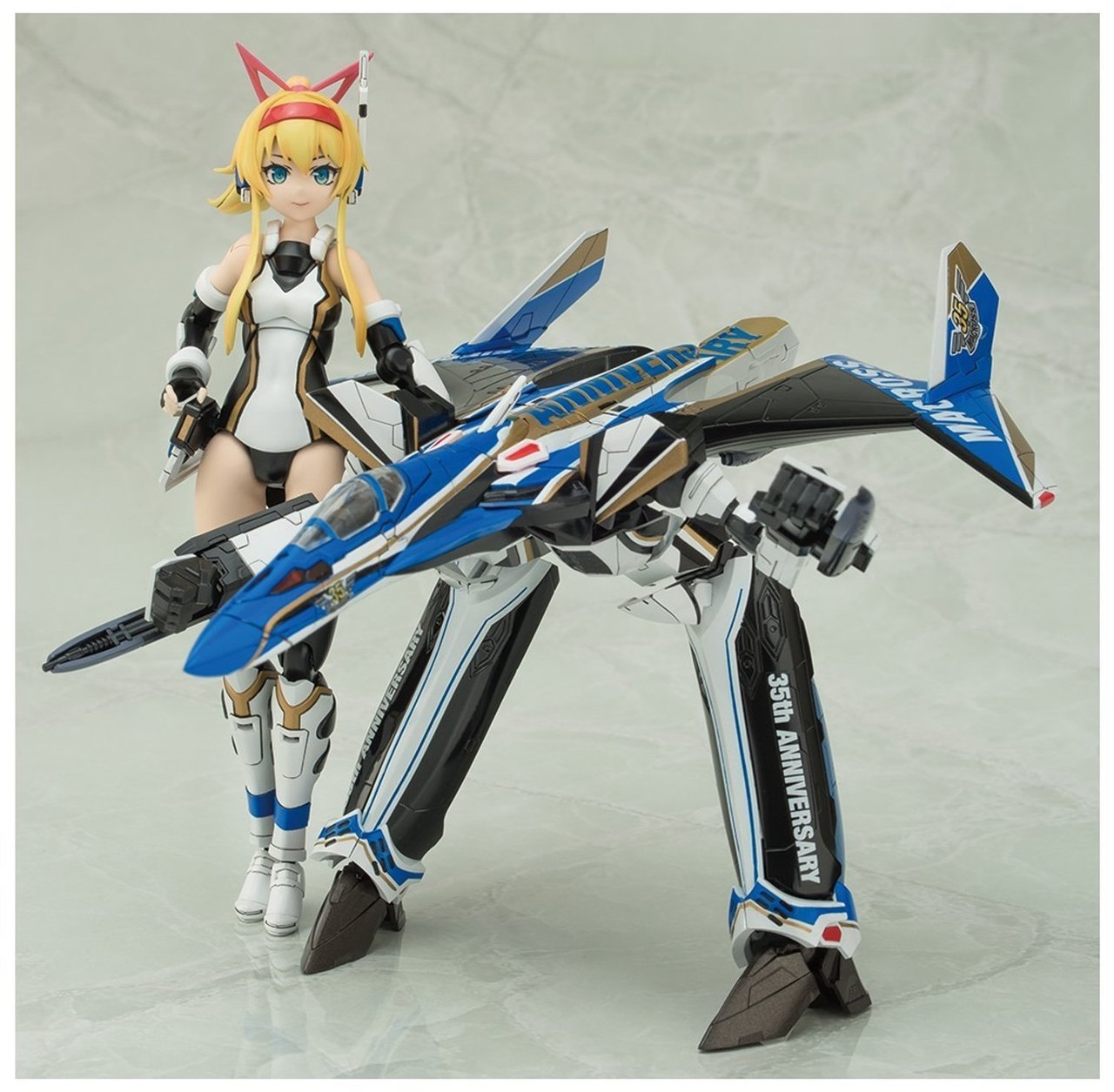 1/72 Aoshima Macross Delta VFG Variable Fighter Girls VF-31J Siegfried 35th Anniversary Model Kit - Perfect for Collectors & Anime Fans Display