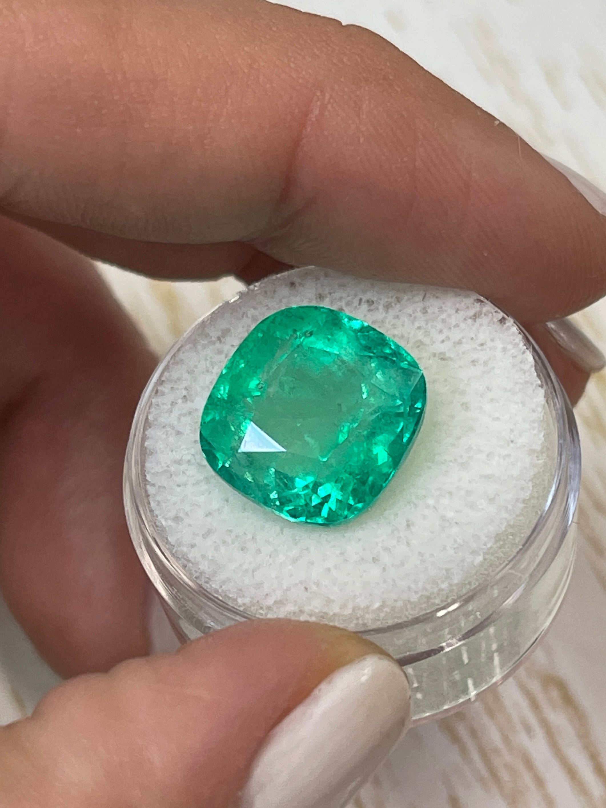 11.34 Carat Natural Colombian Emerald - Bluish Green Loose Gemstone, 13.5x13mm Rounded Cushion Cut for Jewelry Making, Engagement Rings & Luxury Gifts