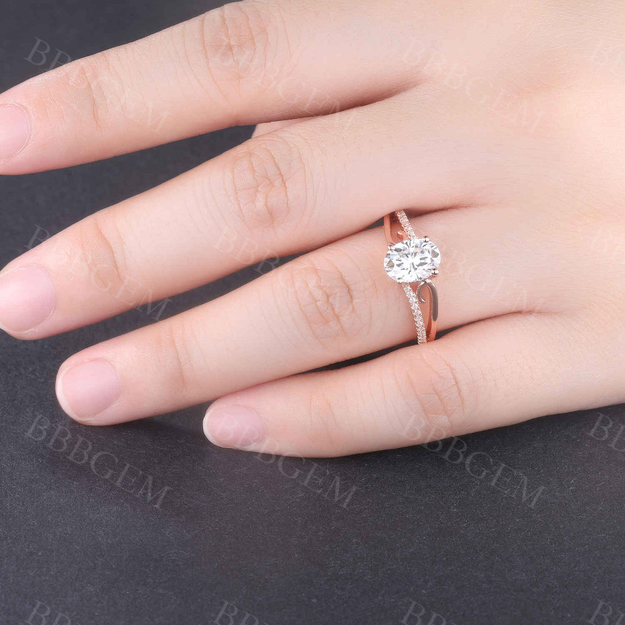 Vintage Moissanite Engagement Ring for Women - Antique Curve Solitaire Wedding Band, Anniversary Jewelry Gift - Perfect for Proposals, Weddings & Special Occasions
