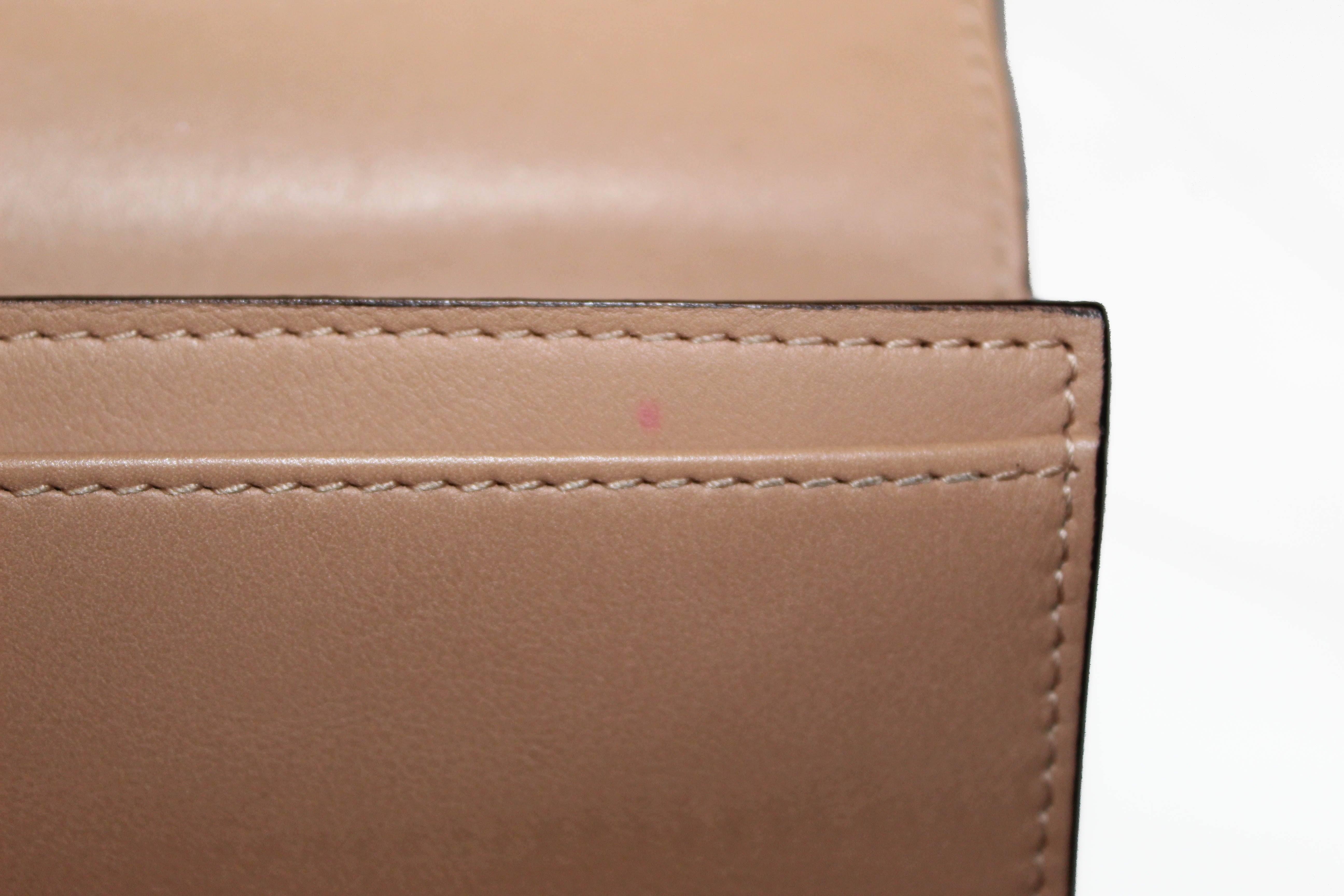 Authentic Gucci Beige Interlocking GG Soft Calfskin Leather Flap Wallet for Women - Luxury Designer Bifold Wallet with Card Slots & Zip Pocket - Perfect for Everyday Use, Travel & Gifts